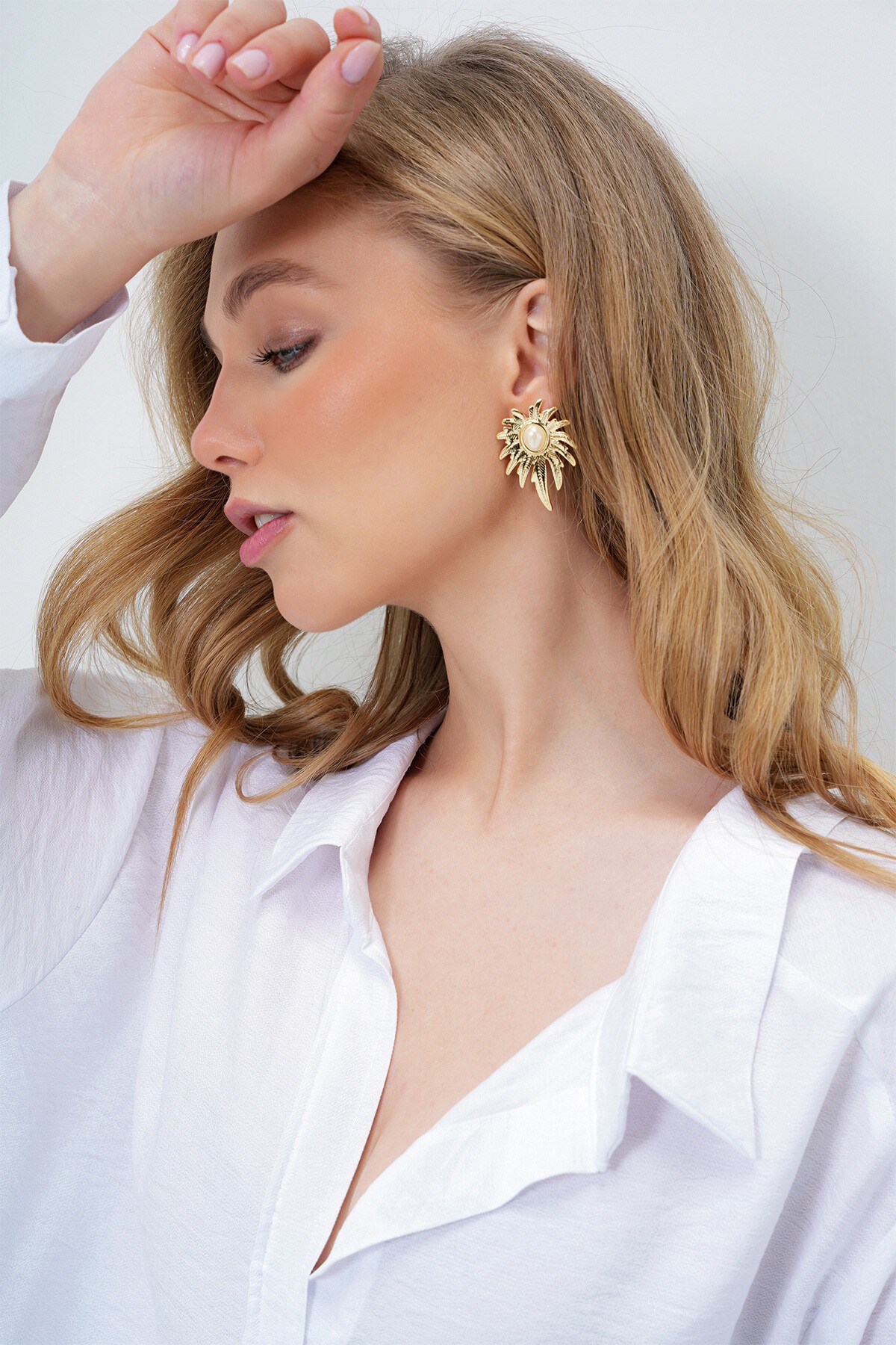 Gold Çelik Plakalı İnci Detaylı Saçak Küpe