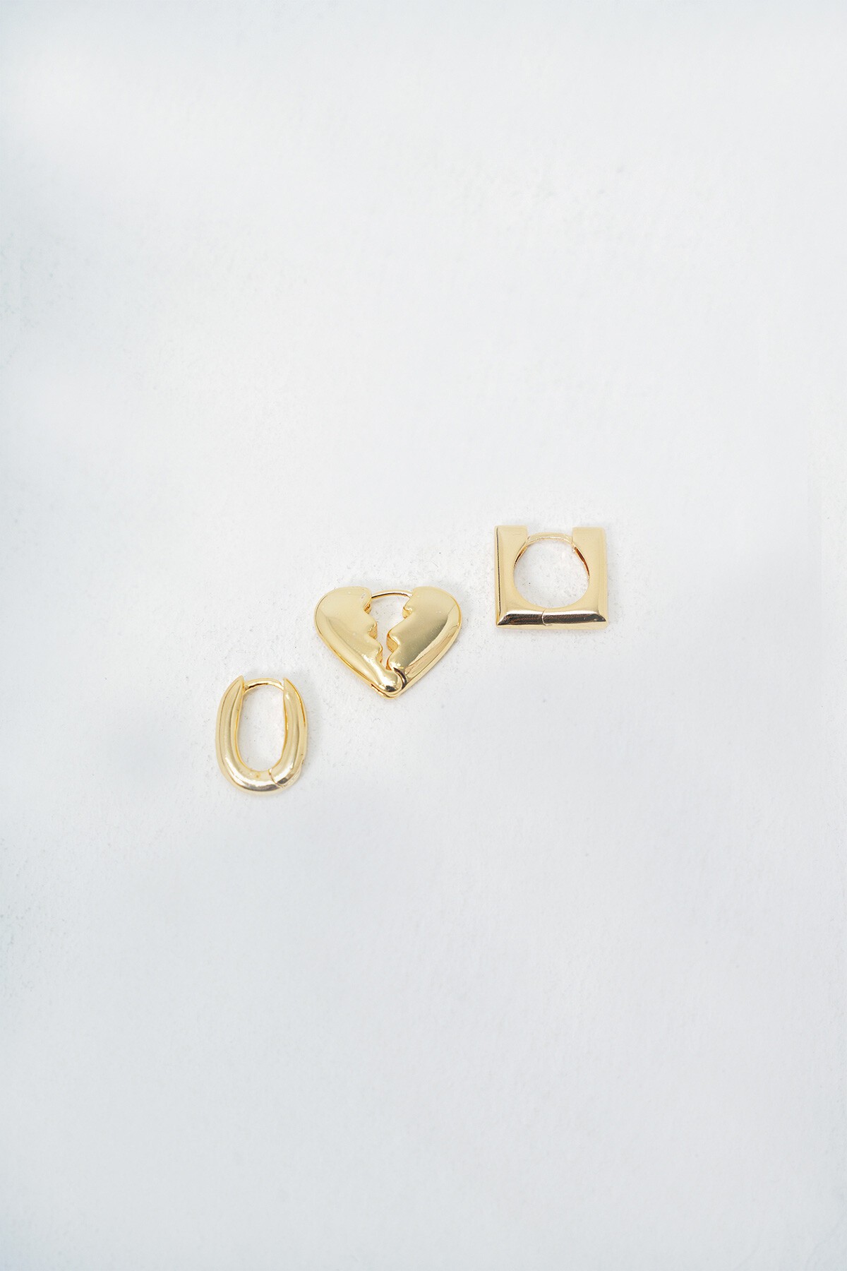 Gold Kalp Detaylı 3 Lü Küpe