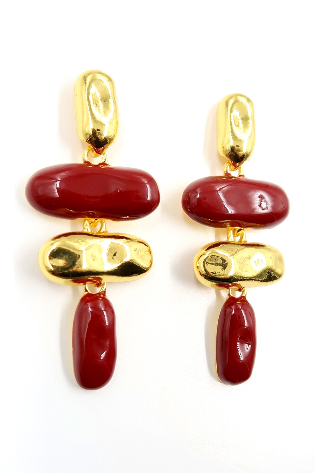 Gold Mineli Kabartmalı Modern Tasarım Küpe