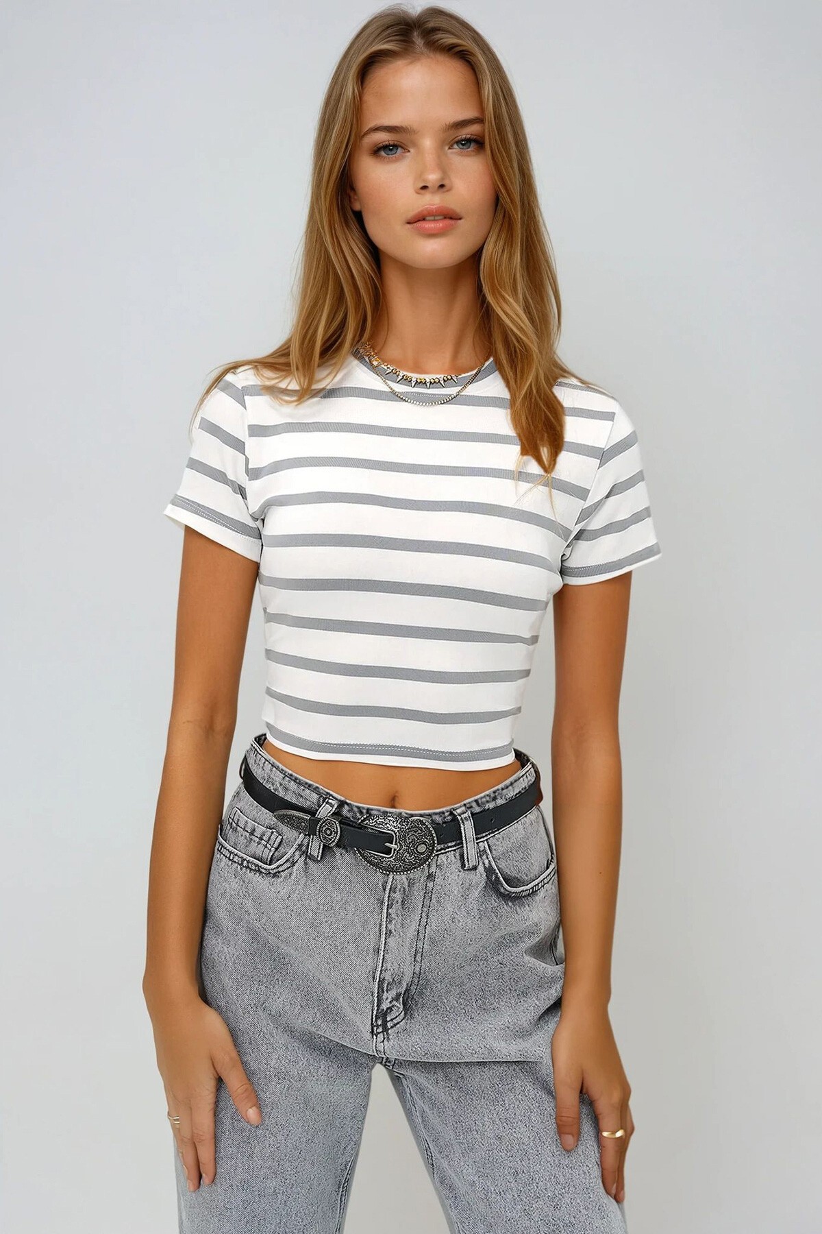 Gri Bisiklet Yaka Yarım Kol Çizgili Crop Bluz