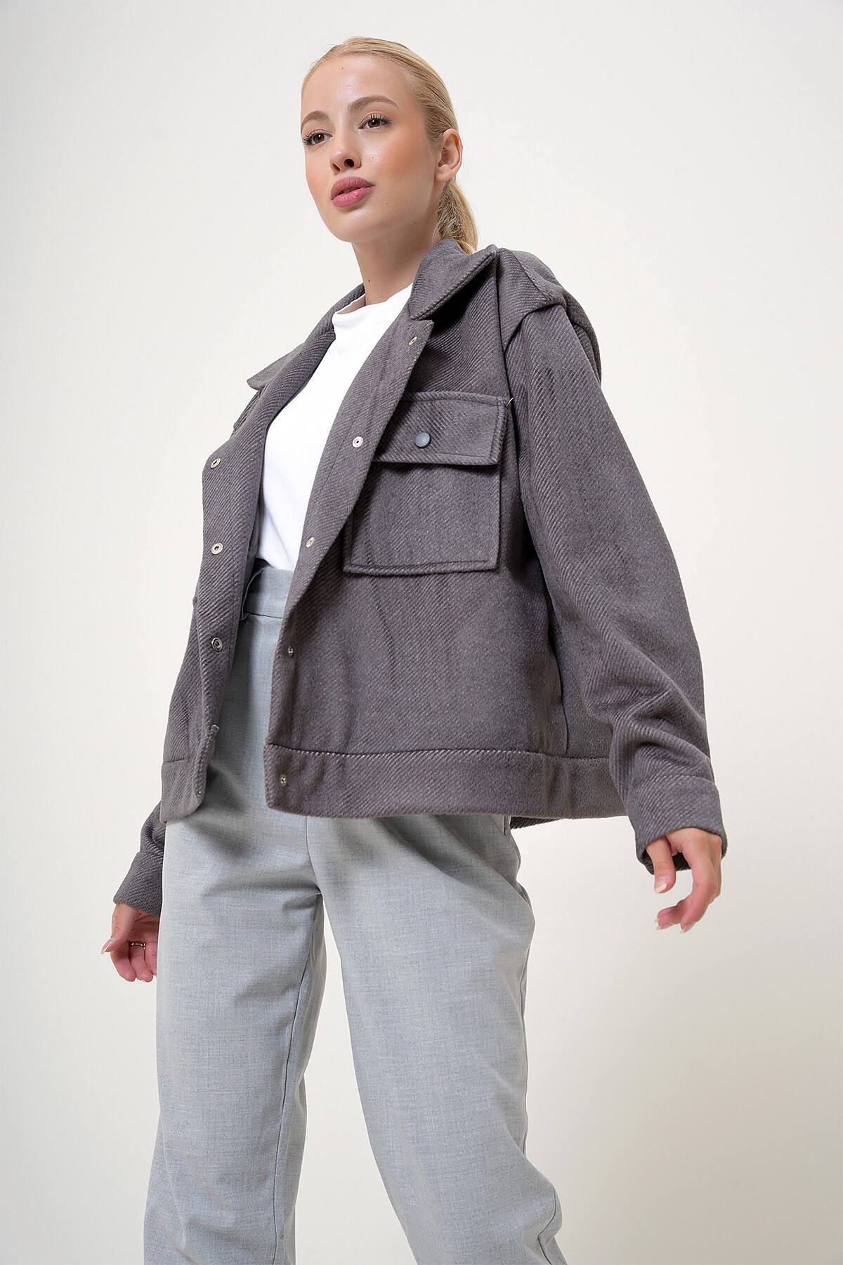 Gri Çift Cepli Çıt Çıt Kapamalı Kaşmir Mont