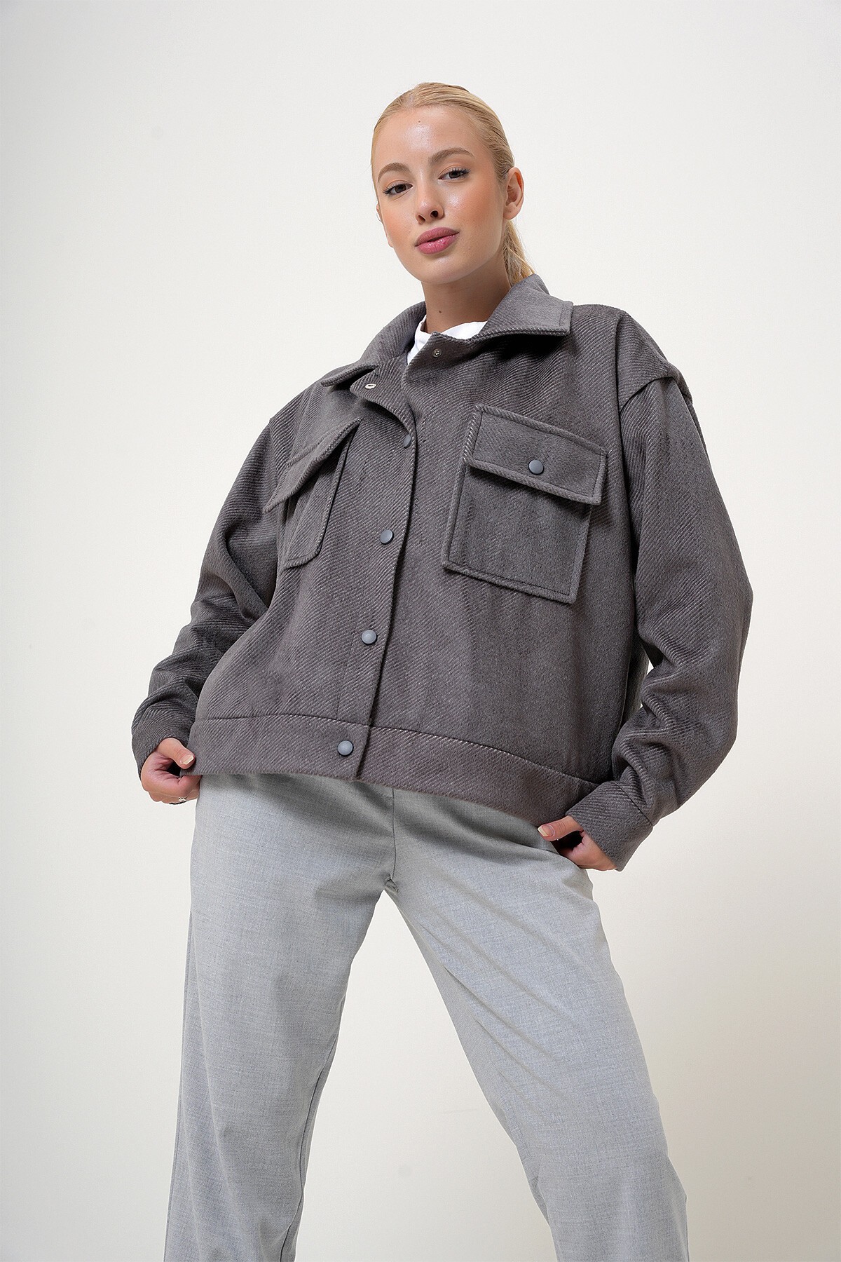 Gri Çift Cepli Çıt Çıt Kapamalı Kaşmir Mont
