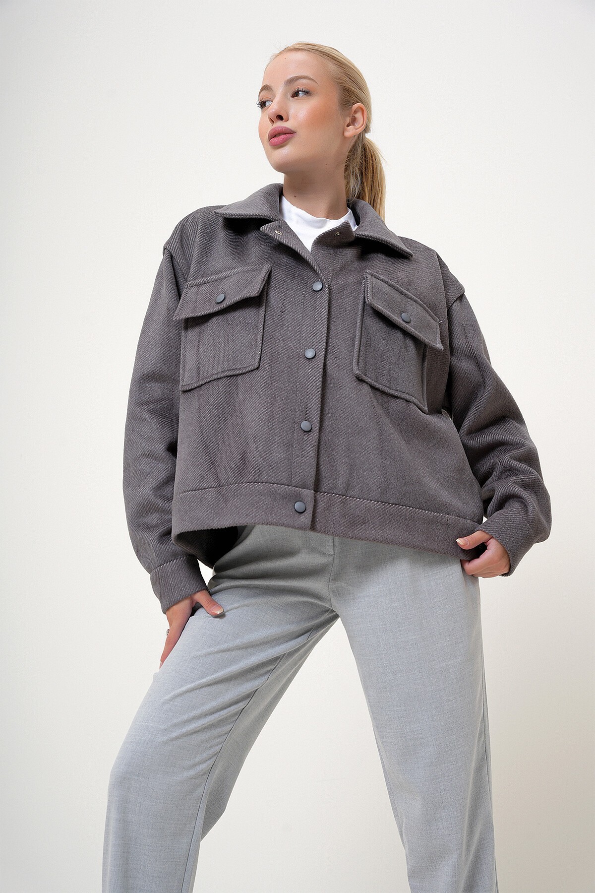 Gri Çift Cepli Çıt Çıt Kapamalı Kaşmir Mont