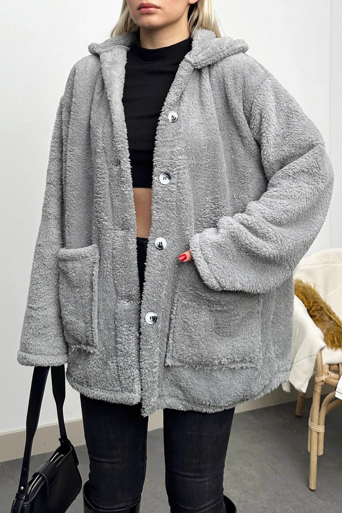 Gri Çift Cepli Önü Düğmeli Oversize Peluş Ceket