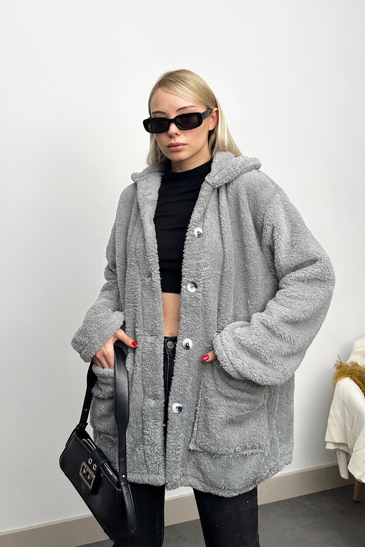 Gri Çift Cepli Önü Düğmeli Oversize Peluş Ceket