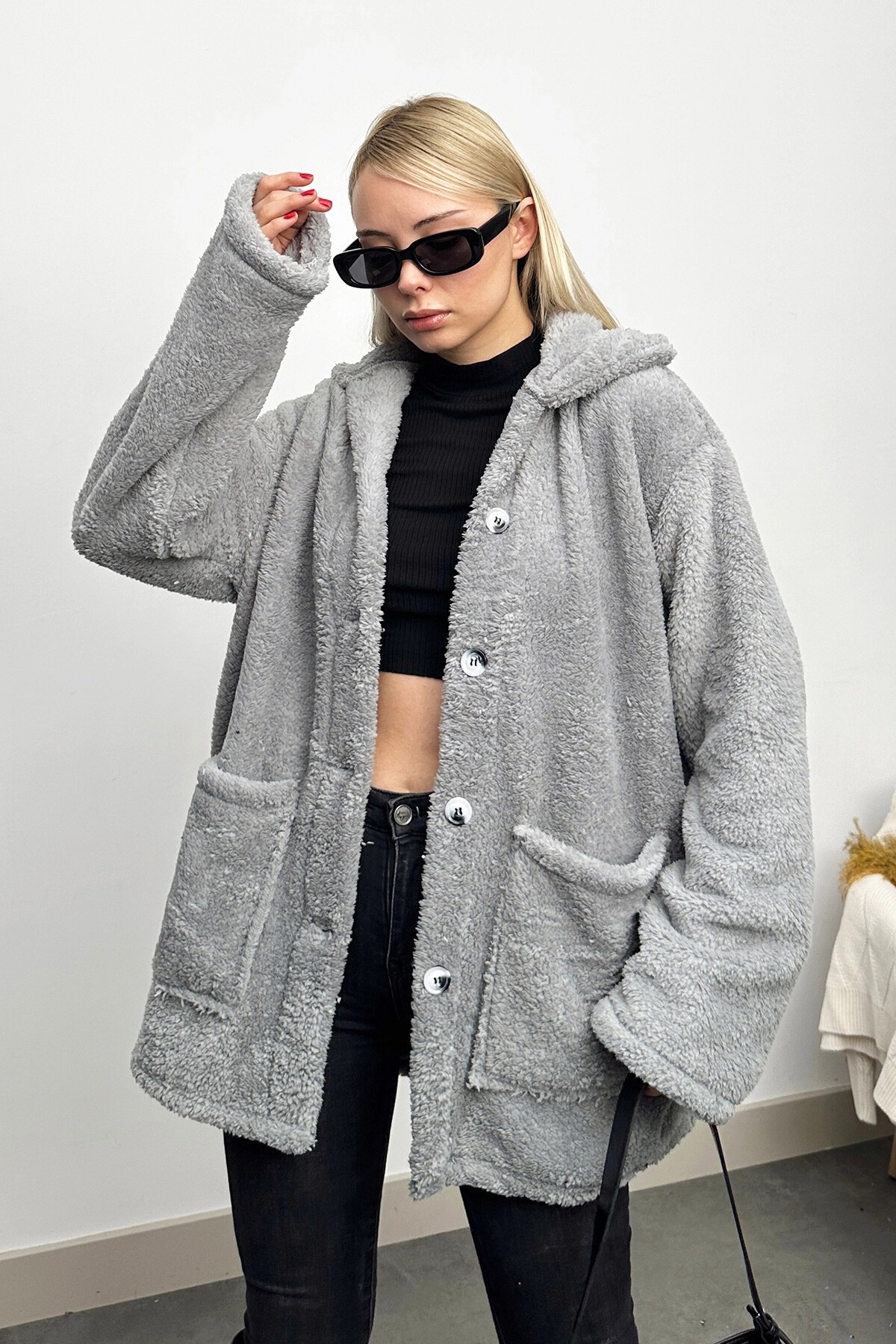 Gri Çift Cepli Önü Düğmeli Oversize Peluş Ceket