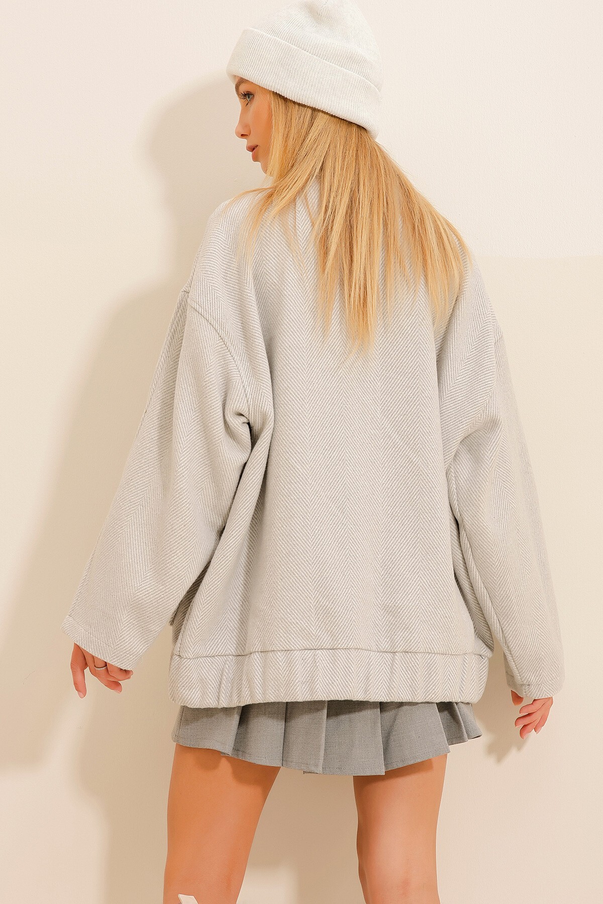 Gri Çıtçıt Kapamalı Çift Cepli Balık Sırtı Desenli Kaşe Mont