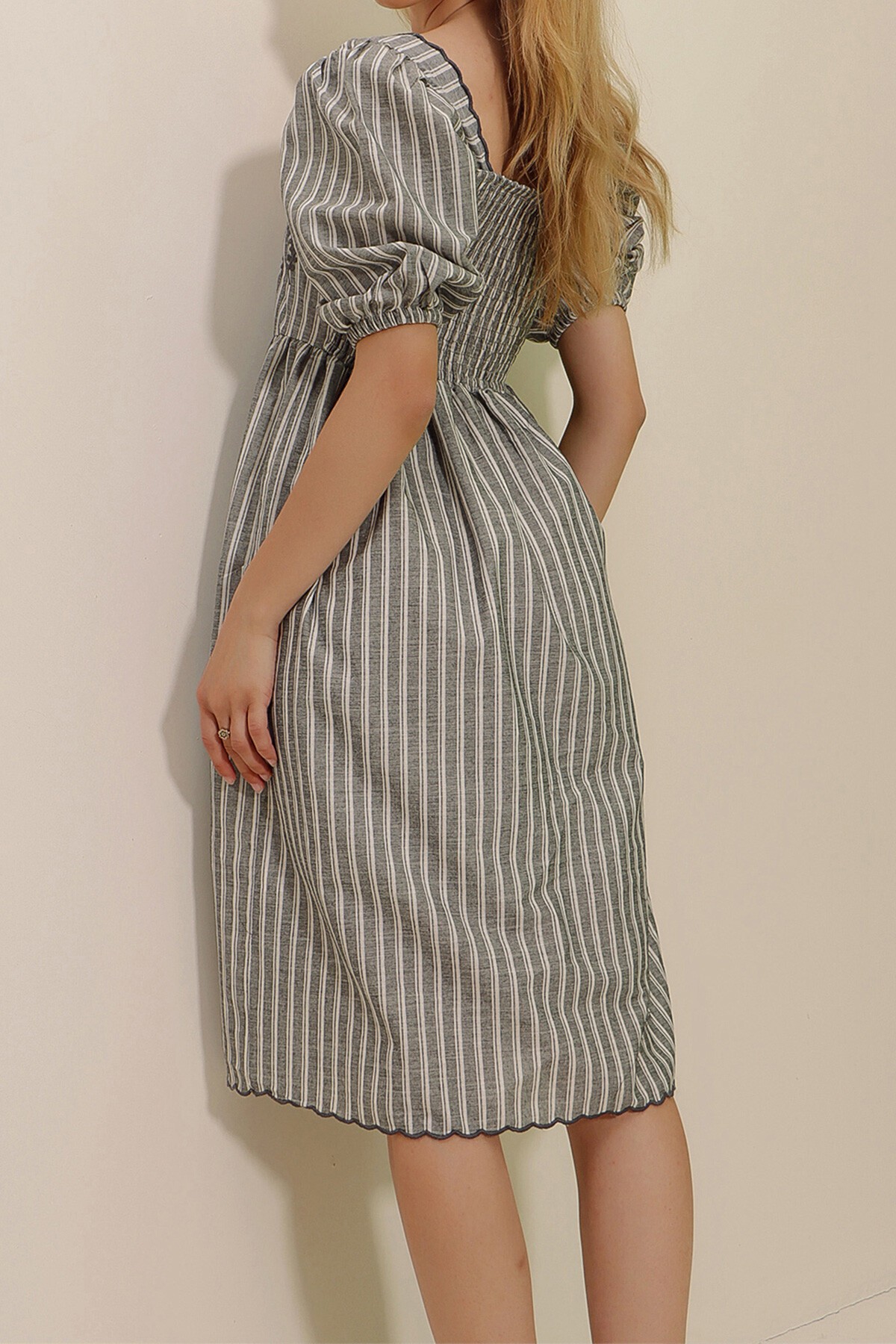 Gri Kare Yaka Prenses Kol Çizgili Çiçek Nakışlı Dokuma Elbise