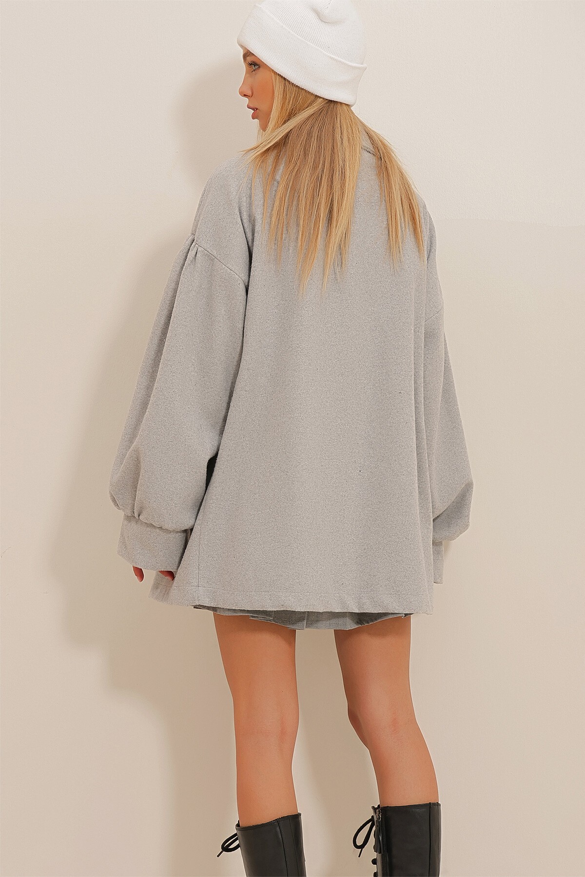 Gri Kruvaze Yaka Balon Kol Kaşe Kaban