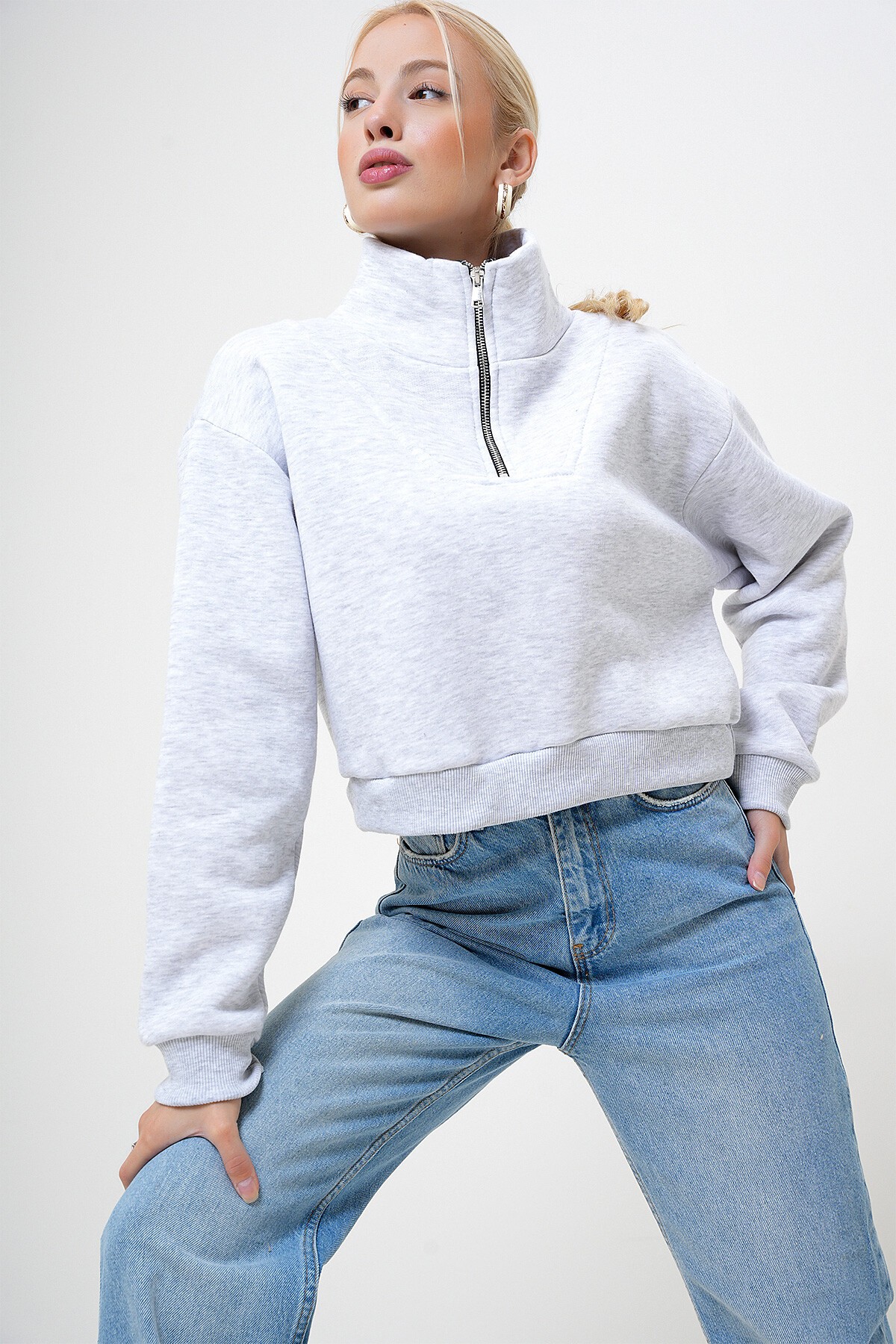 Gri Yarım Fermuarlı Üç İplik Şardonlu Crop Sweatshirt
