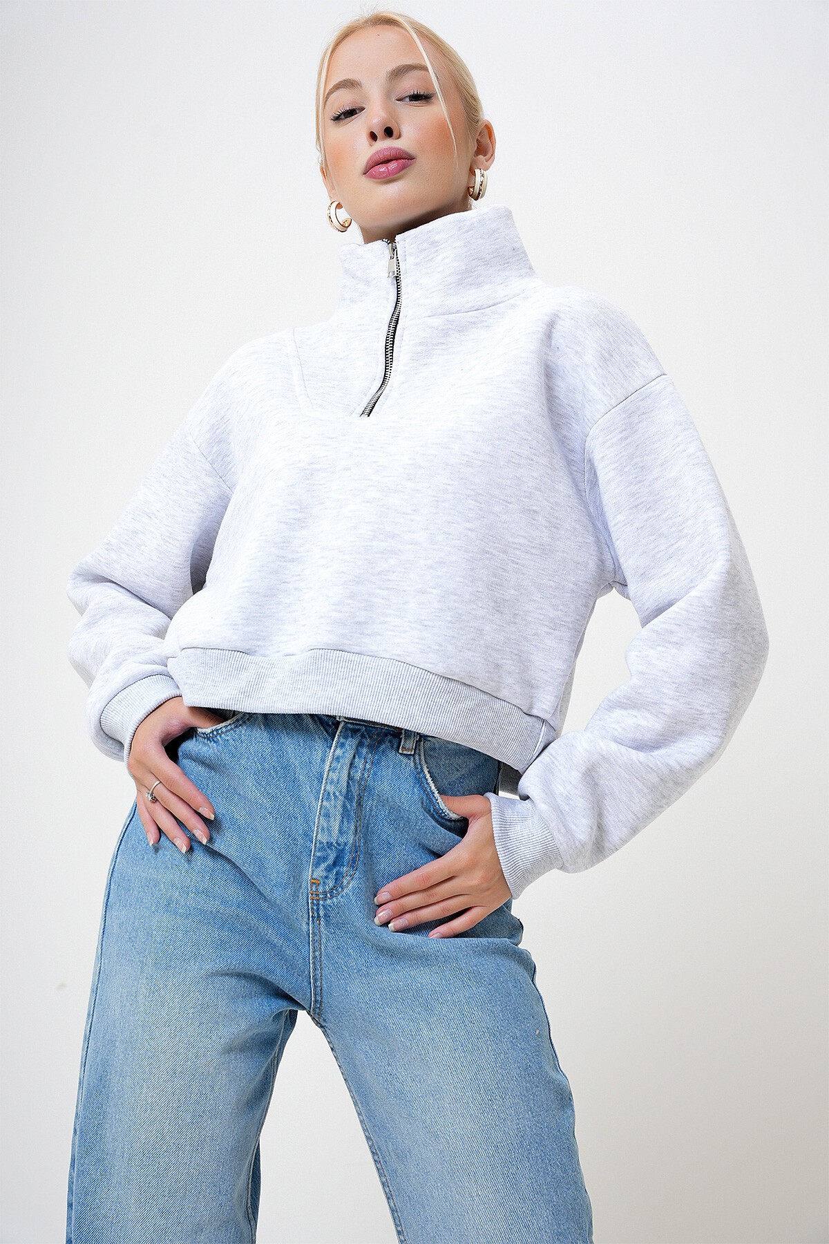 Gri Yarım Fermuarlı Üç İplik Şardonlu Crop Sweatshirt