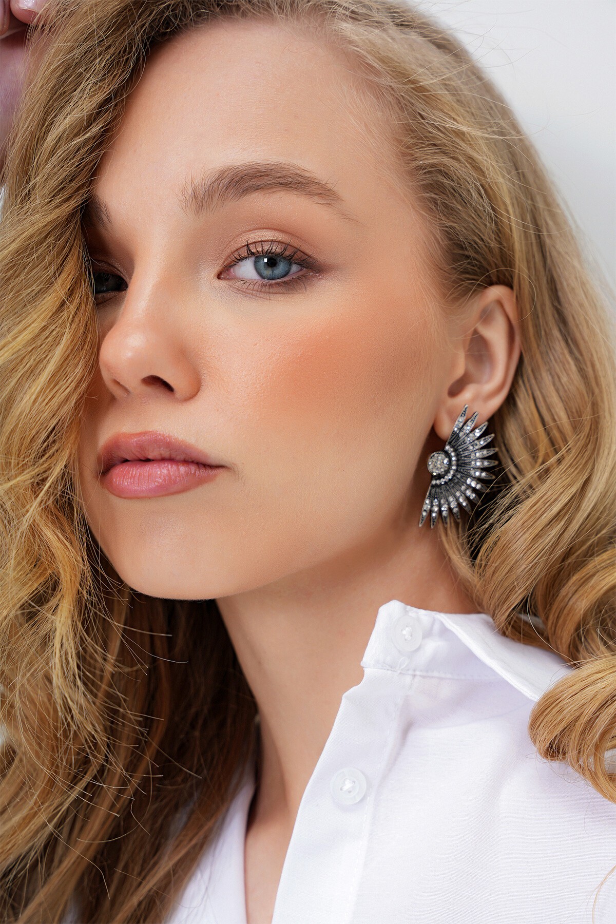 Gümüş Zirkon Taşlı Yarım Güneş Antik Küpe