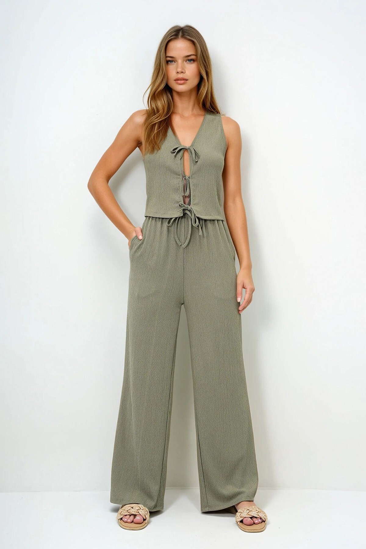 Haki Bağlama Detaylı Ajurlu Yelek Ve Çift Cepli Palazzo Pantolon Takım