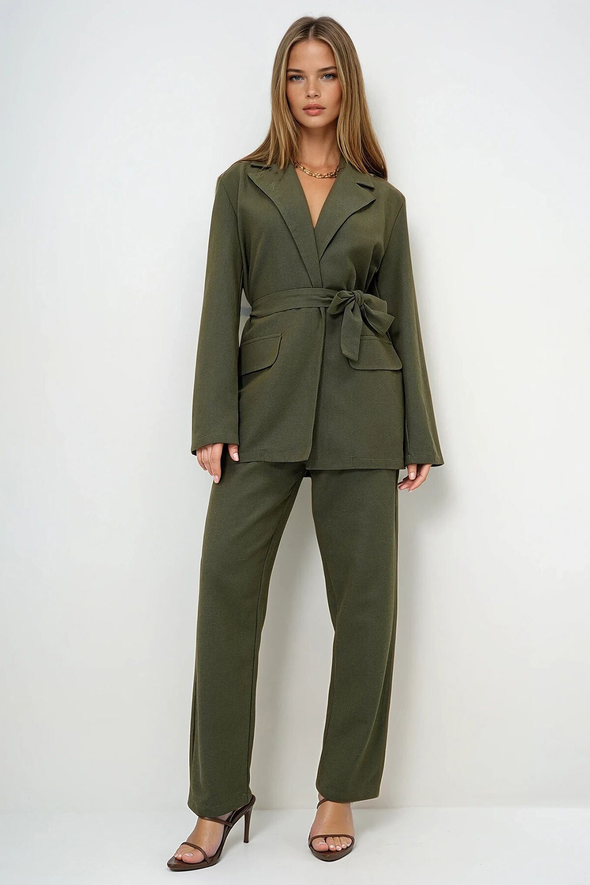 Haki Kuşak Detaylı Keten Ceket Ve Çift Cepli Pantolon Takım