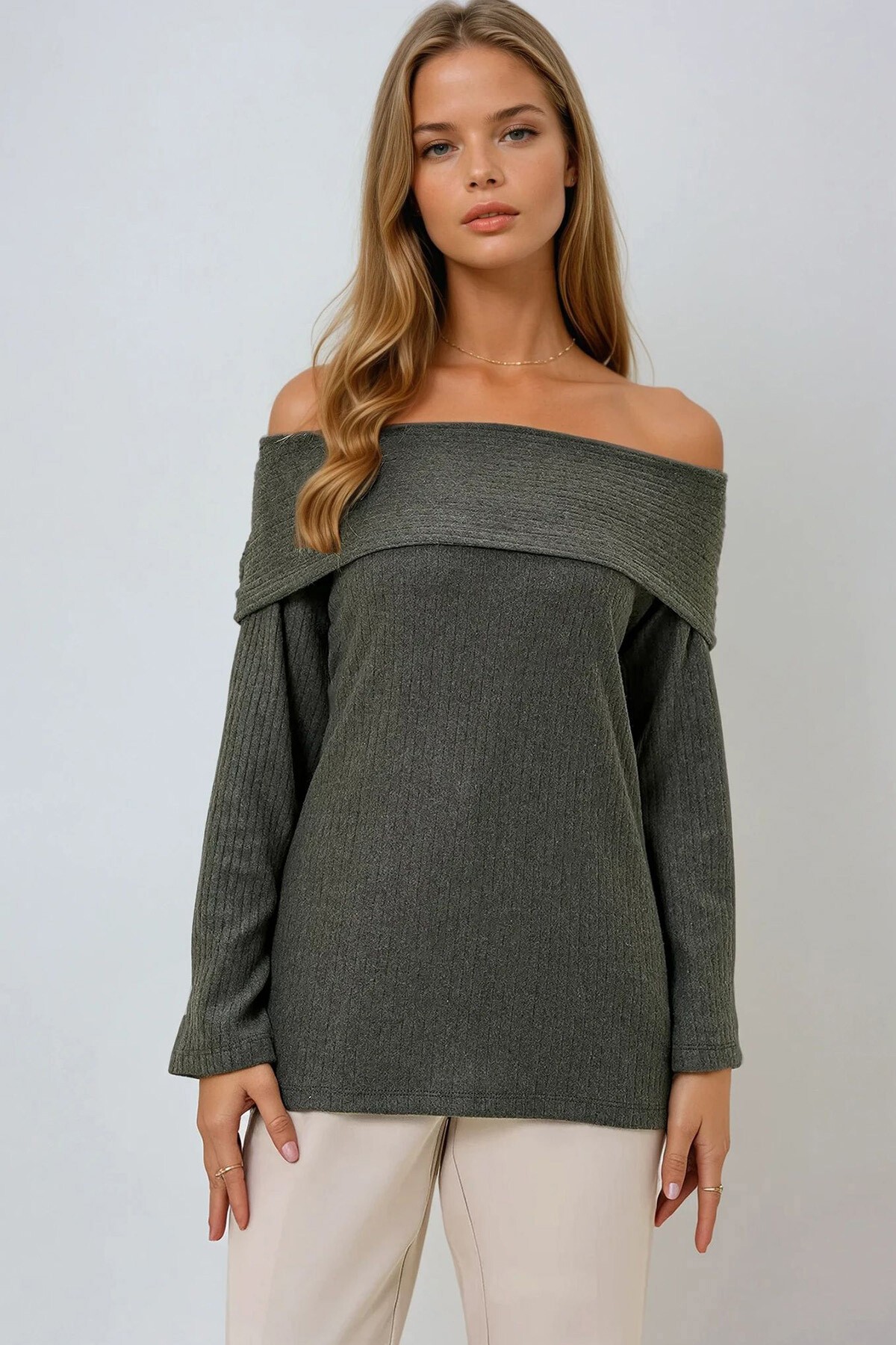 Haki Madonna Yaka İnterlok Kumaş Bluz