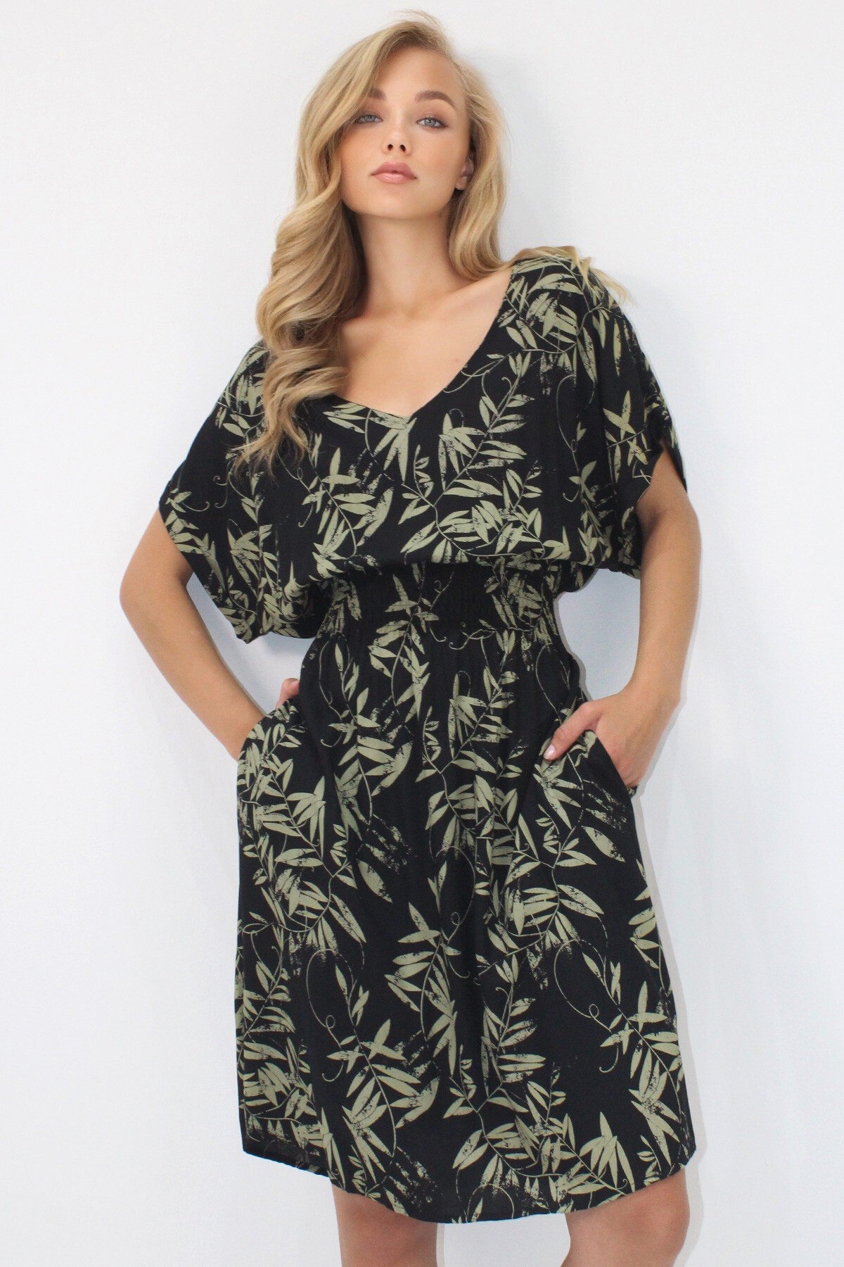 Haki V Yaka Çift Cepli Desenli Beli Gipeli Dokuma Viskon Elbise