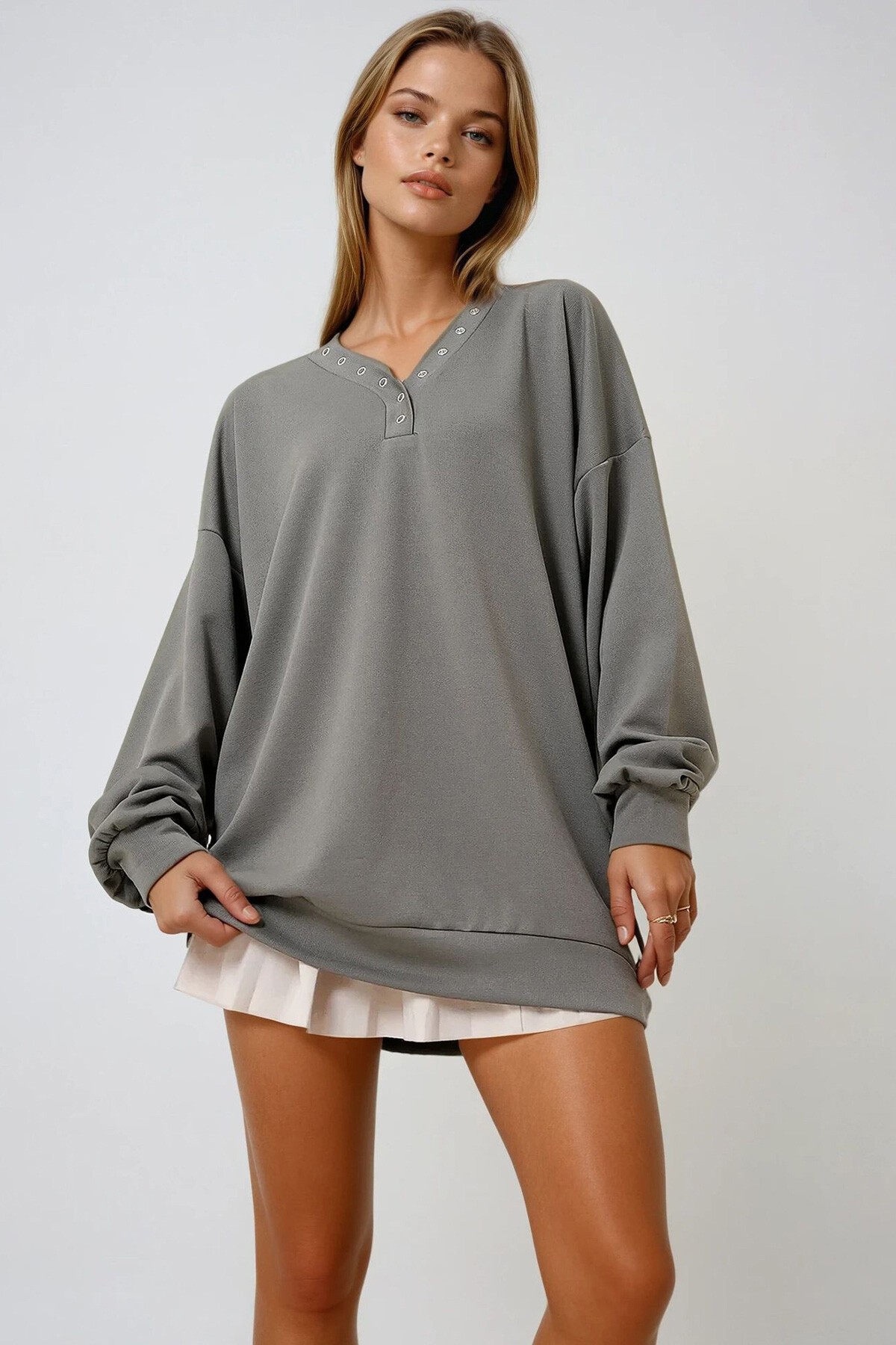 Haki V Yaka Çıtçıt Detaylı Oversize Mevsimlik Sweatshirt