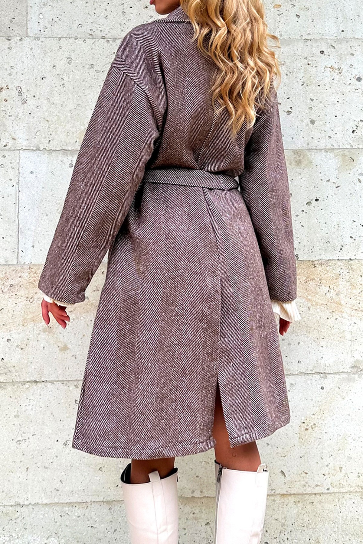 Kahve Kruvaze Beli Kemerli Balık Sırtı Desenli Kaşe Palto