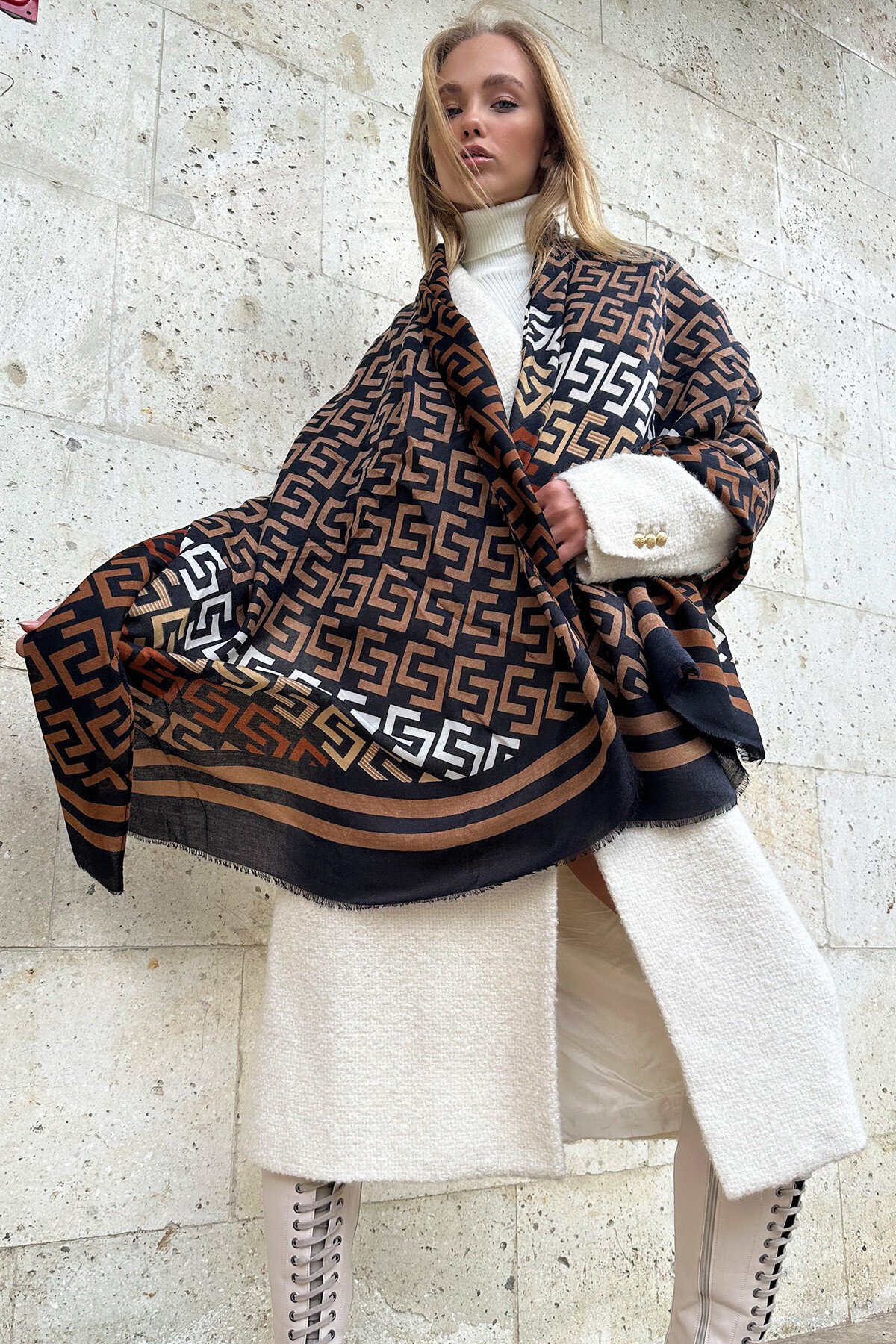 Kahve Siyah Püskül Detaylı Desenli Şal