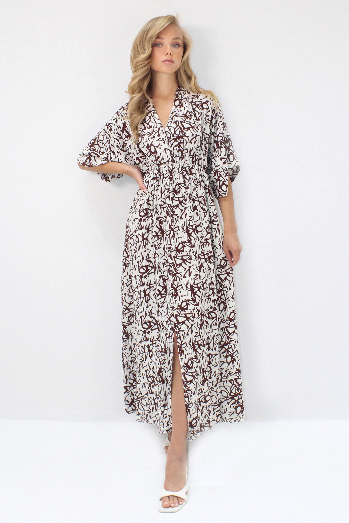 Kahve V Yaka Kruvaze Detaylı Yırtmaçlı Maxi Boy Dokuma Viskon Elbise