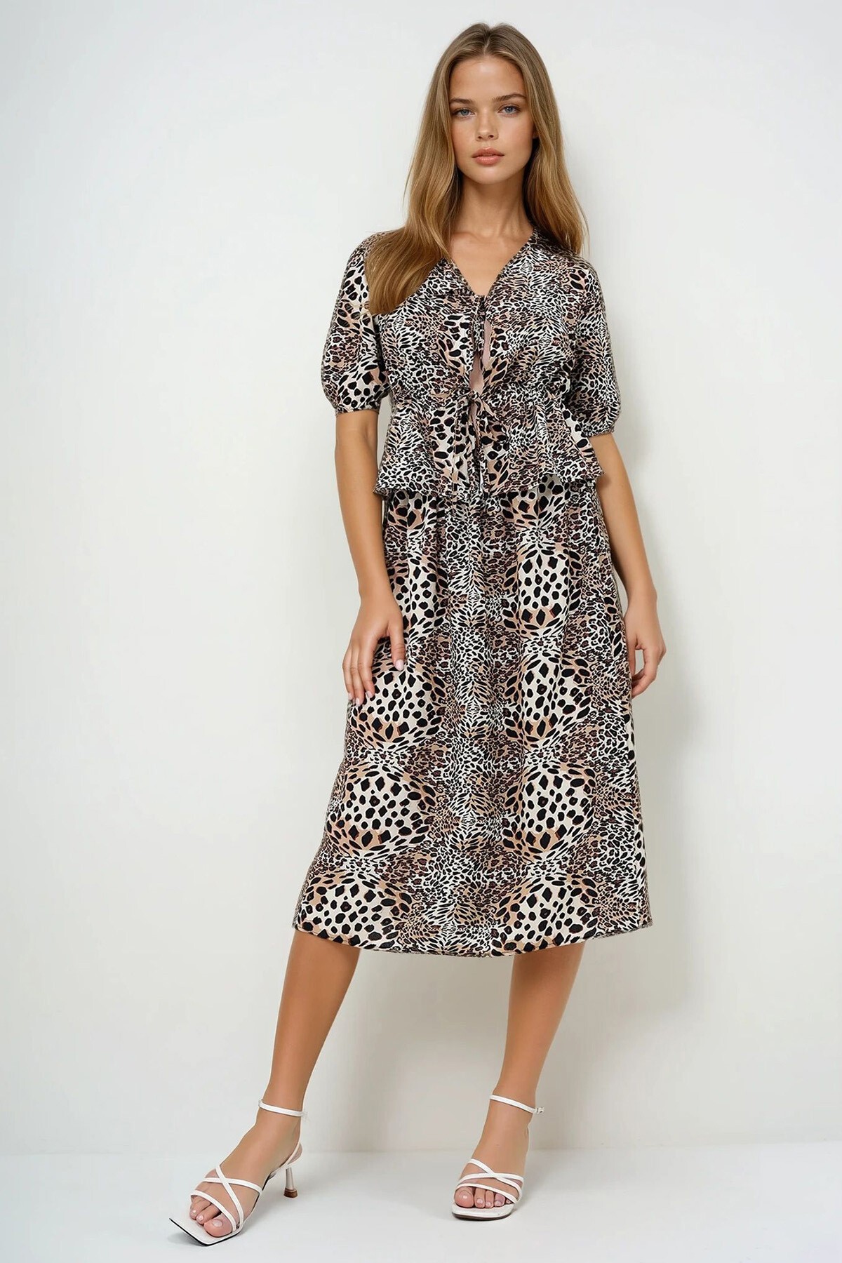 Kahverengi Bağcık Detaylı Bluz Ve Etek Takım