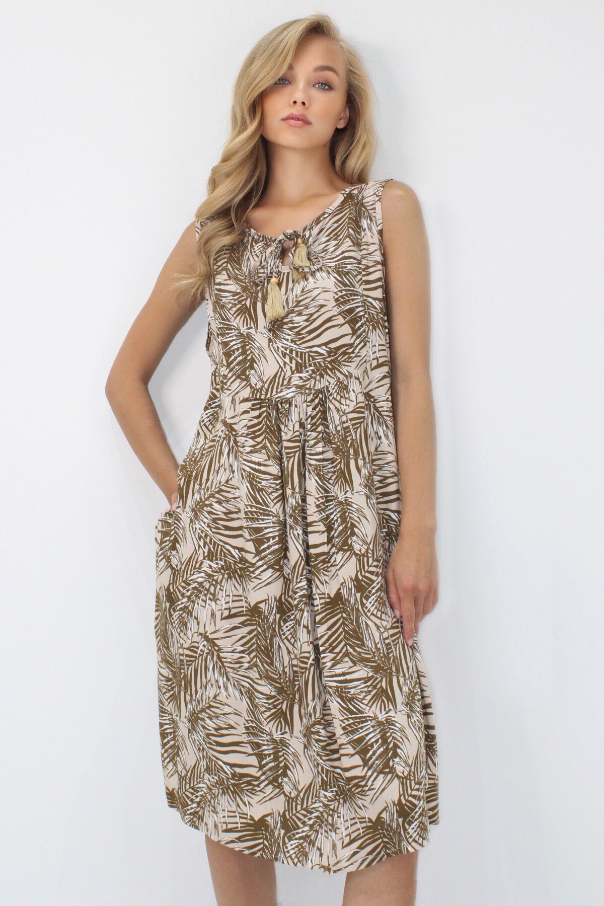 Kahverengi Bisiklet Yaka Bağlama Detaylı Desenli Çift Cepli Dokuma Viskon Elbise