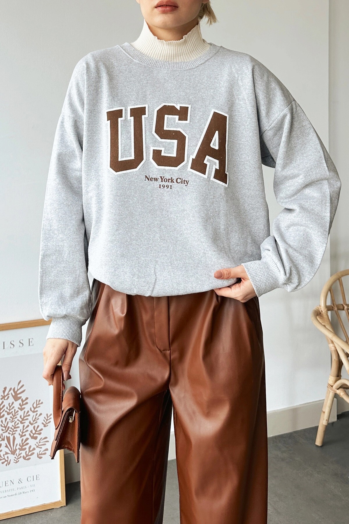 Kahverengi Bisiklet Yaka İçi Şardonlu Önü Baskılı Oversize Sweatshirt