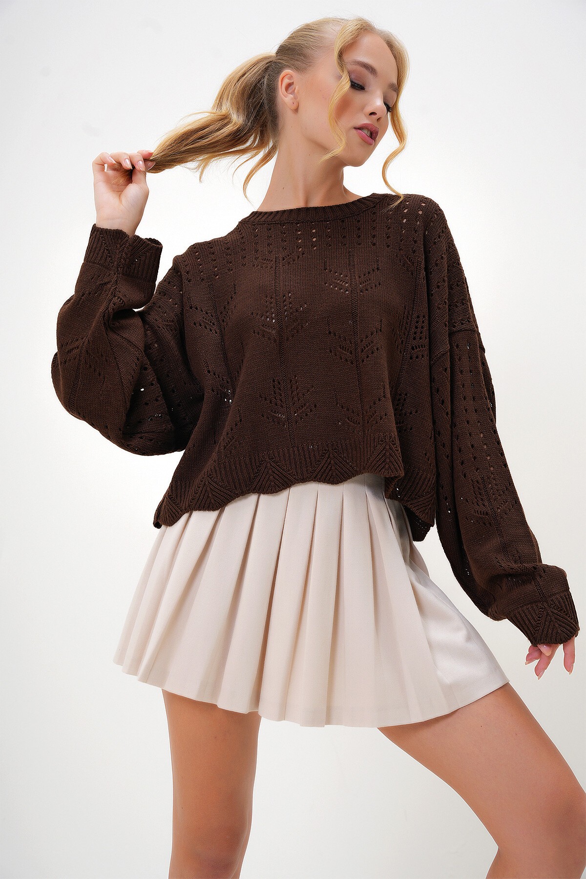 Kahverengi Bisiklet Yaka Verev Desenli Crop Triko Kazak