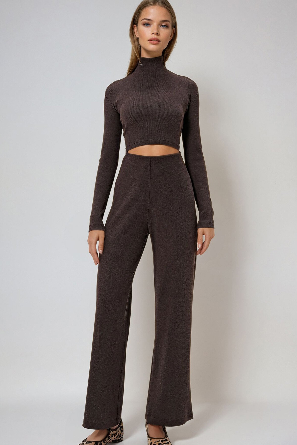 Kahverengi Dik Yaka Kaşkorse Krop Bluz Ve Pantolon Takım