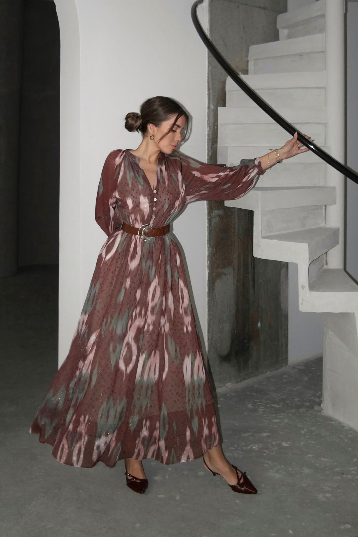 Kahverengi Hakim Yaka Balon Kol Kemerli Midi Boy Elbise