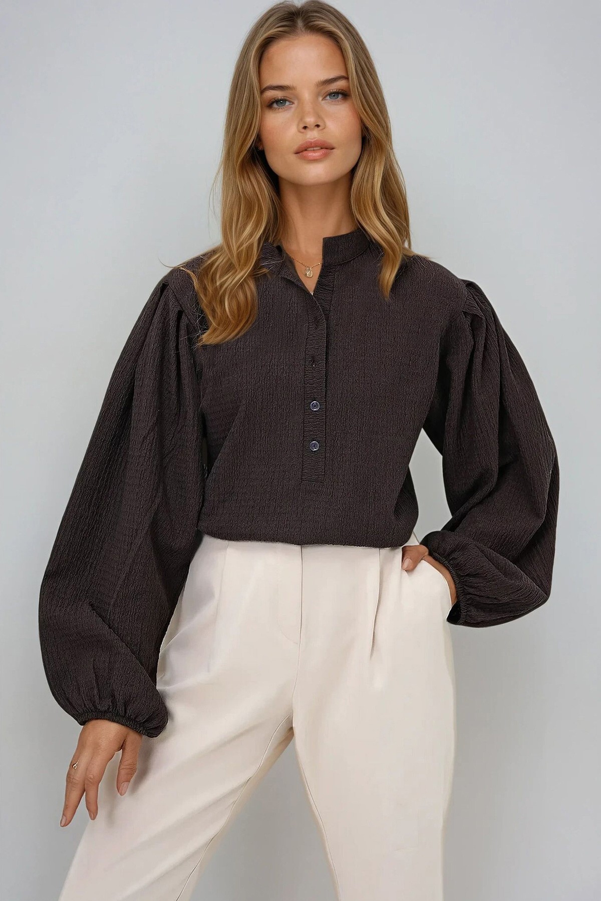Kahverengi Hakim Yaka Önü Düğmeli Balon Kol Dokulu Bürümcük Gömlek Bluz