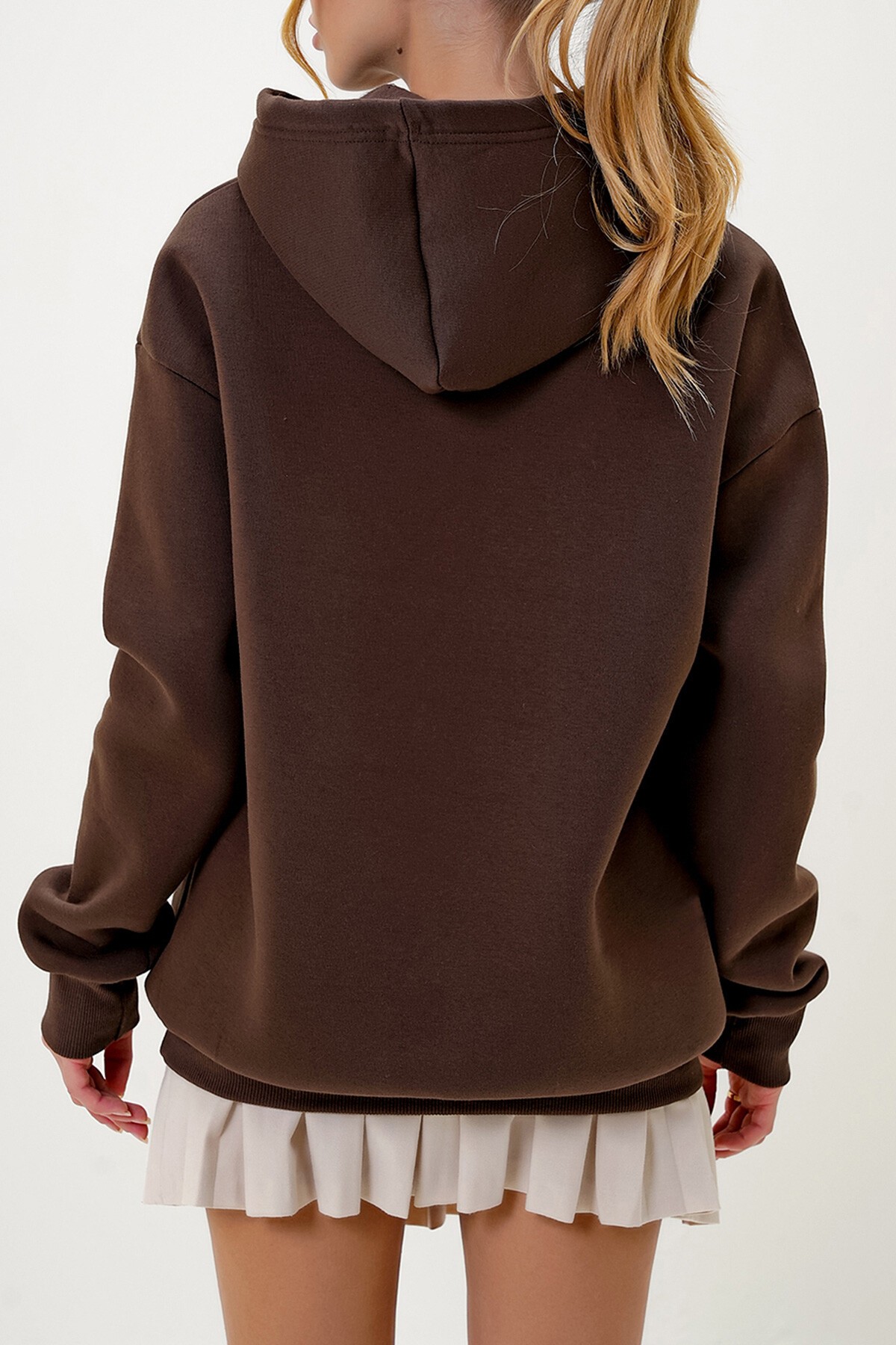 Kahverengi Kapüşonlu Kangru Cepli Önü Yazı Baskılı Üç İplik Şardonlu Sweatshırt