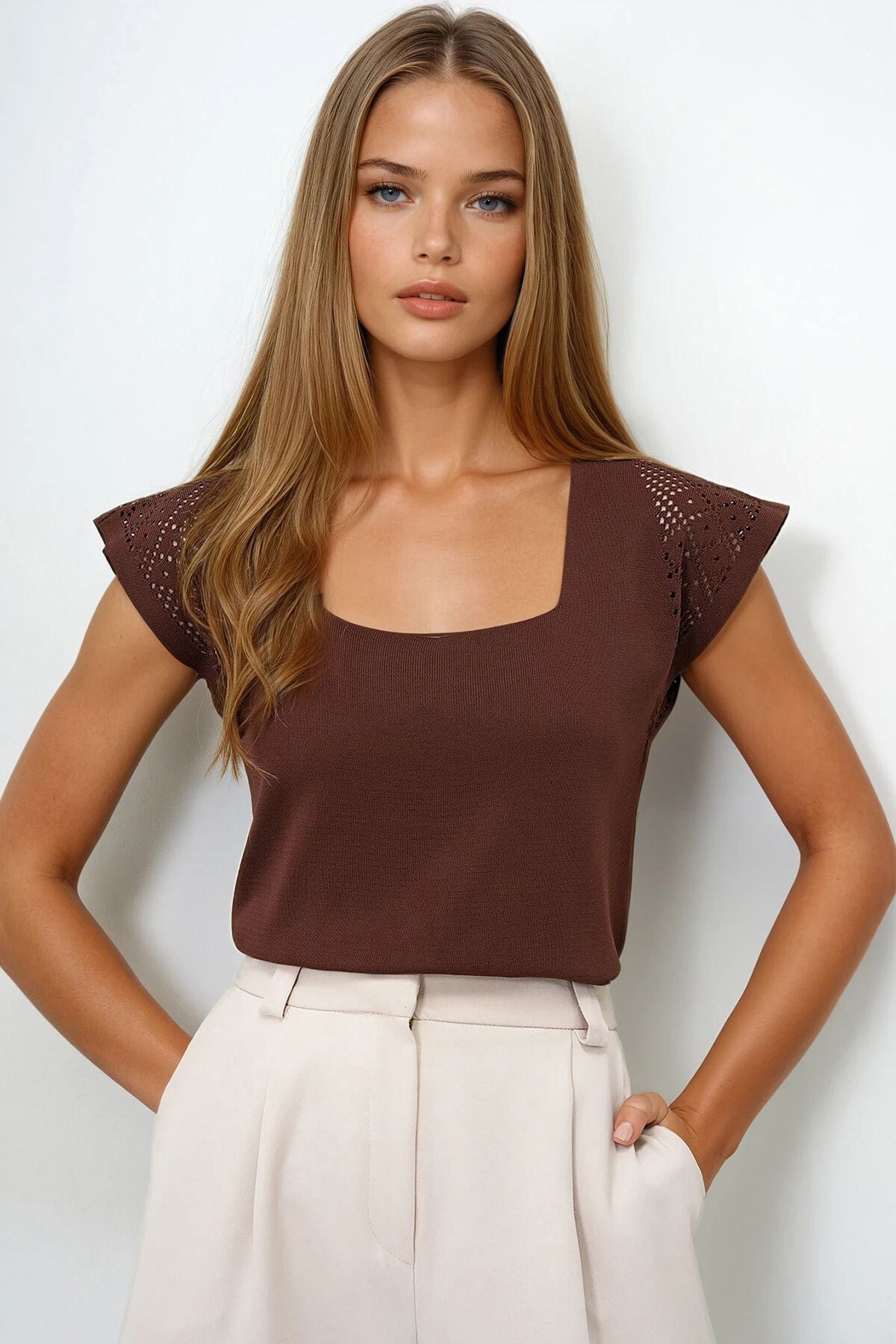 Kahverengi Kare Yaka Ajurlu Yazlık Triko Bluz