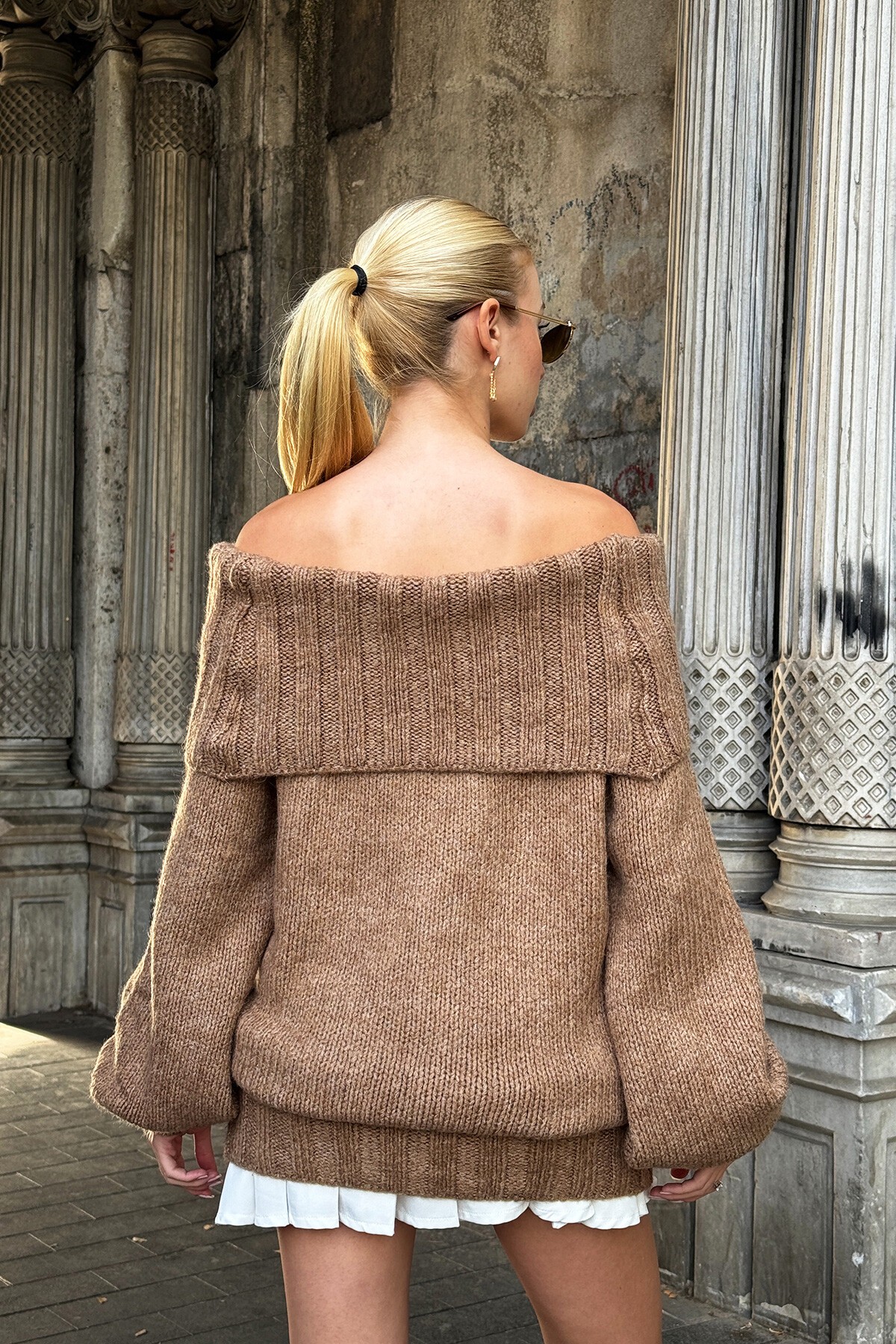 Kahverengi Madonna Yaka Triko Kazak