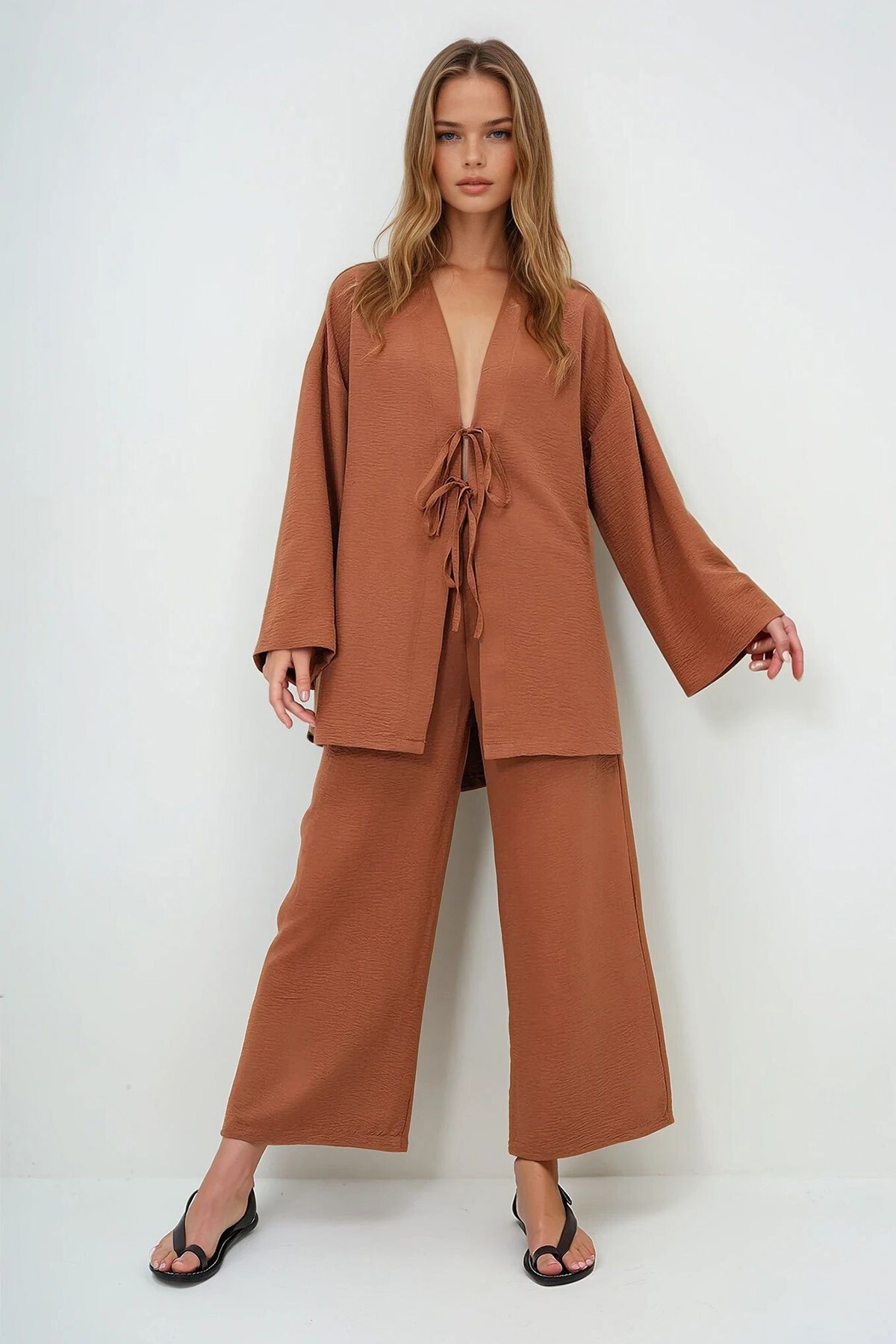 Kahverengi Önü Bağcıklı Kimono Ceket Ve Palazzo Pantolon Takım