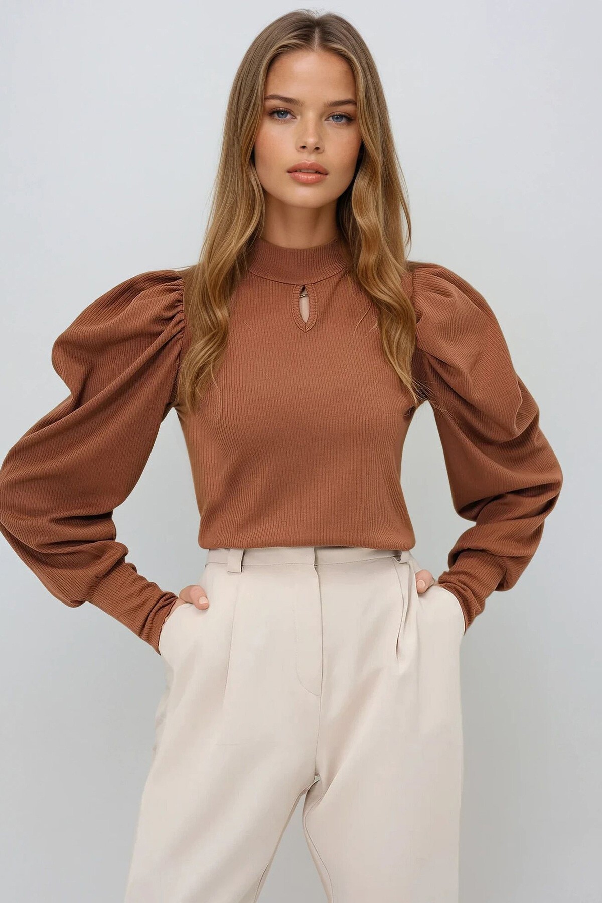 Karamel Bisiklet Yaka Damla Dekolteli Prenses Kol Triko Bluz