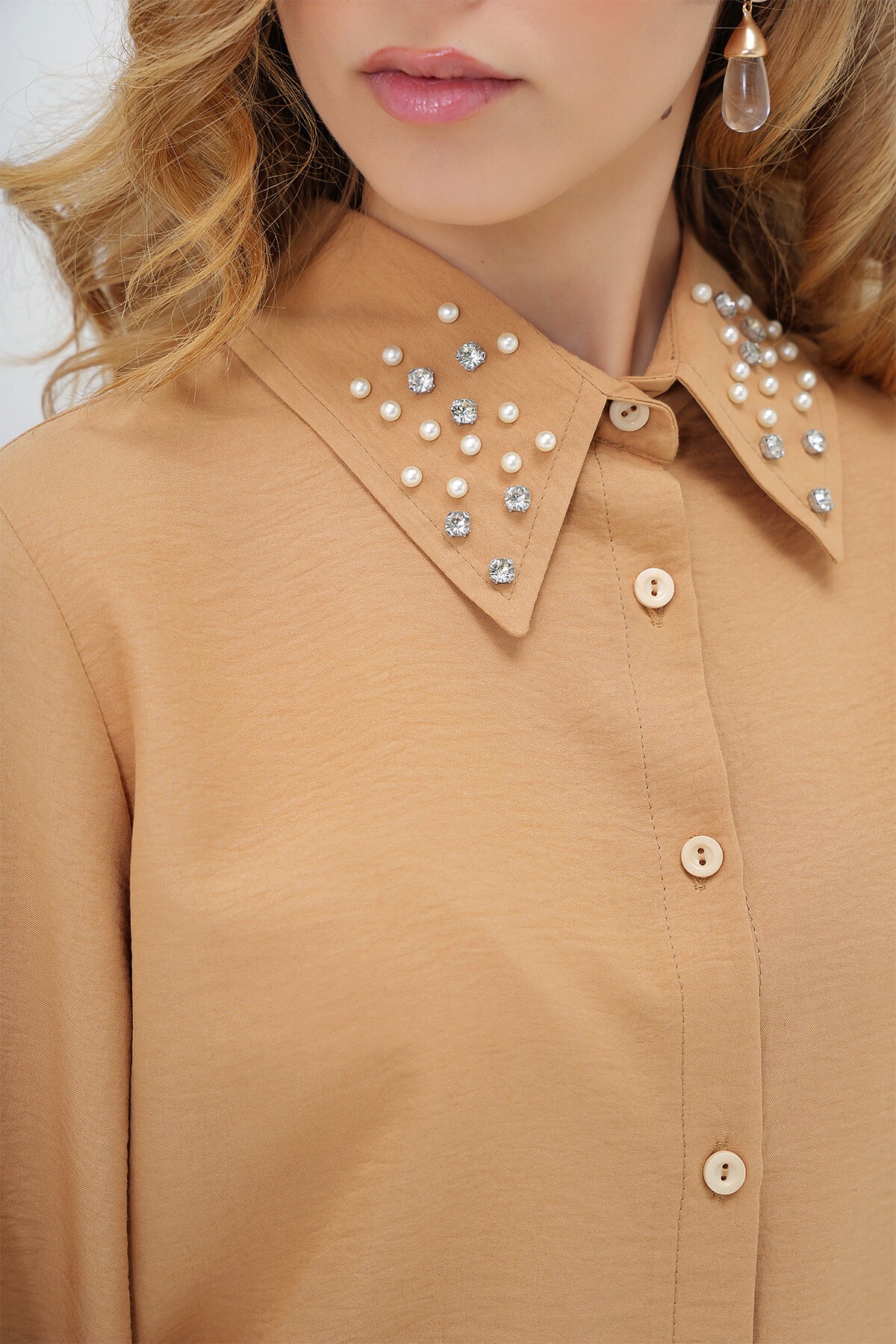 Karamel İnci Ve Taş İşlemeli Aerobin Gömlek