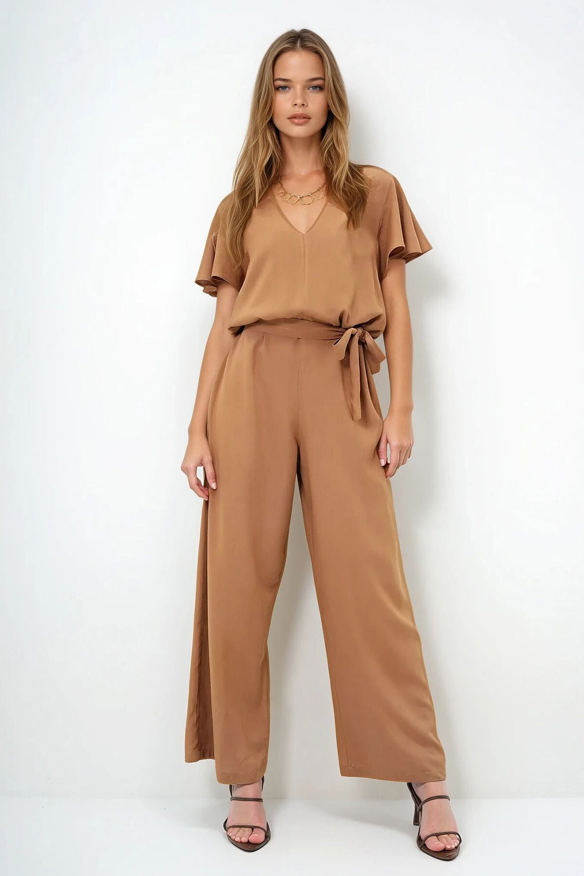 Karamel V Yaka Kolları Volanlı Kendinden Kuşaklı Dokuma Yazlık Tulum