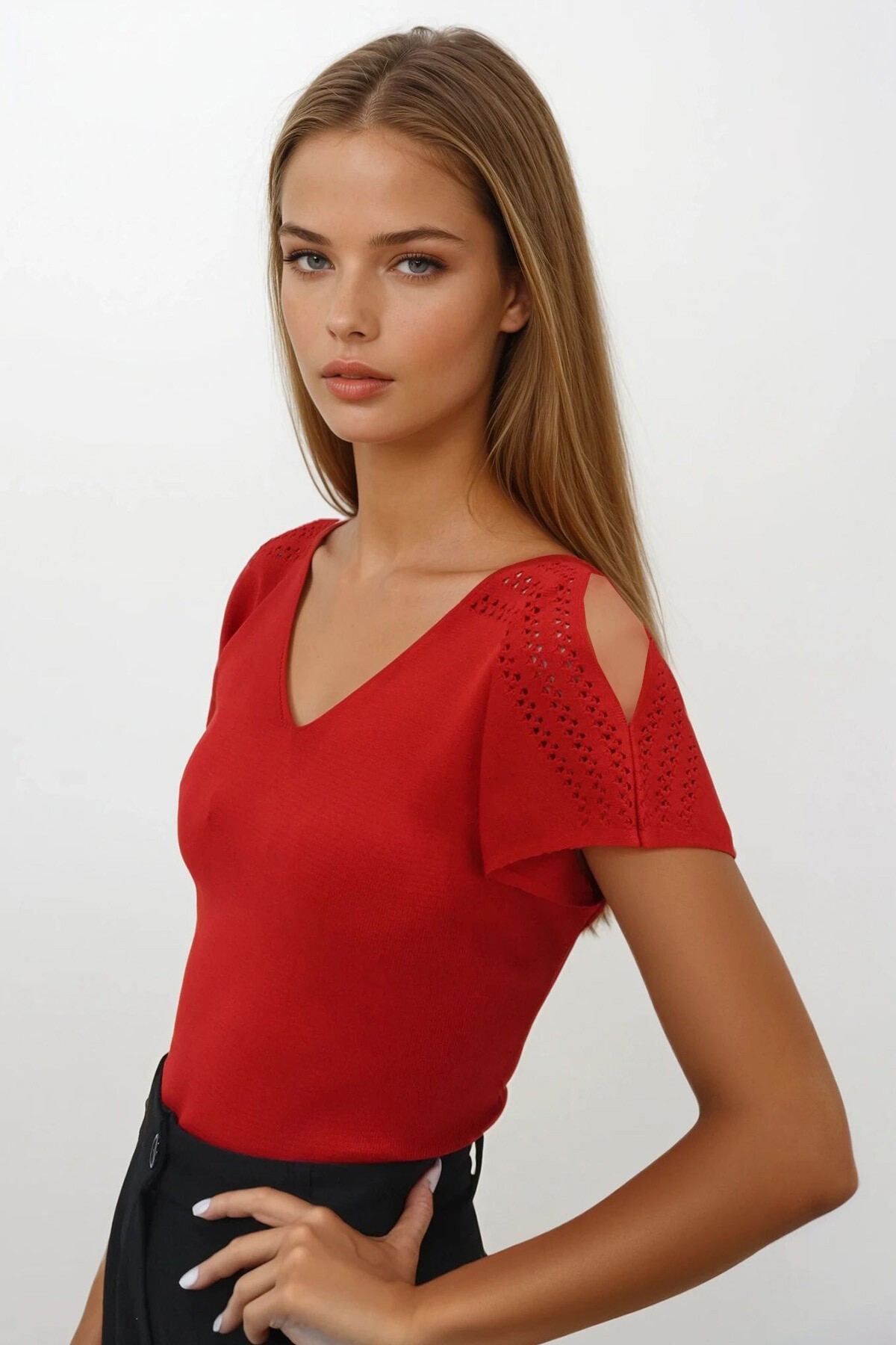 Kırmızı Ajurlu Kolları Yırtmaç Detaylı Triko Bluz