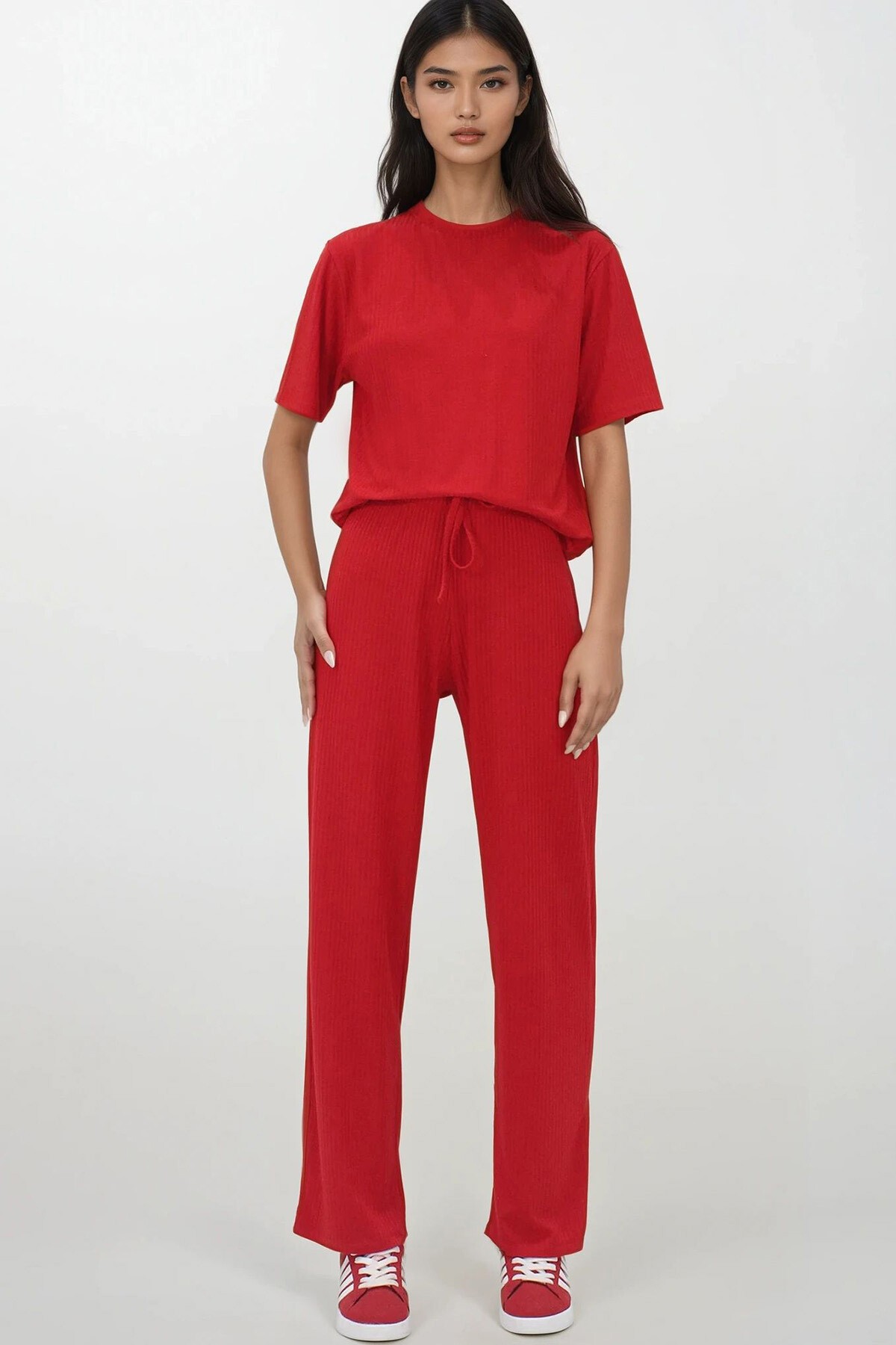 Kırmızı Bisiklet Yaka Kısa Kol T-Shırt Ve Pantolon Takım