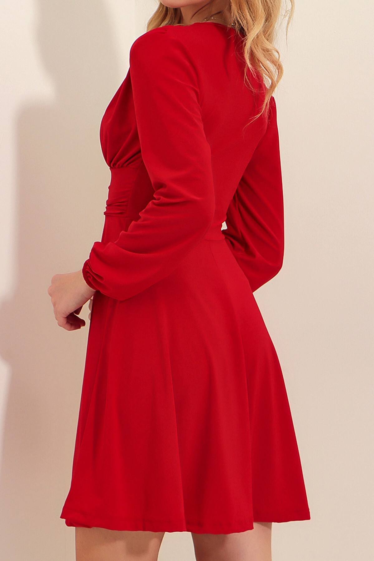 Kırmızı Derin V Yaka Kloş Sandy Elbise