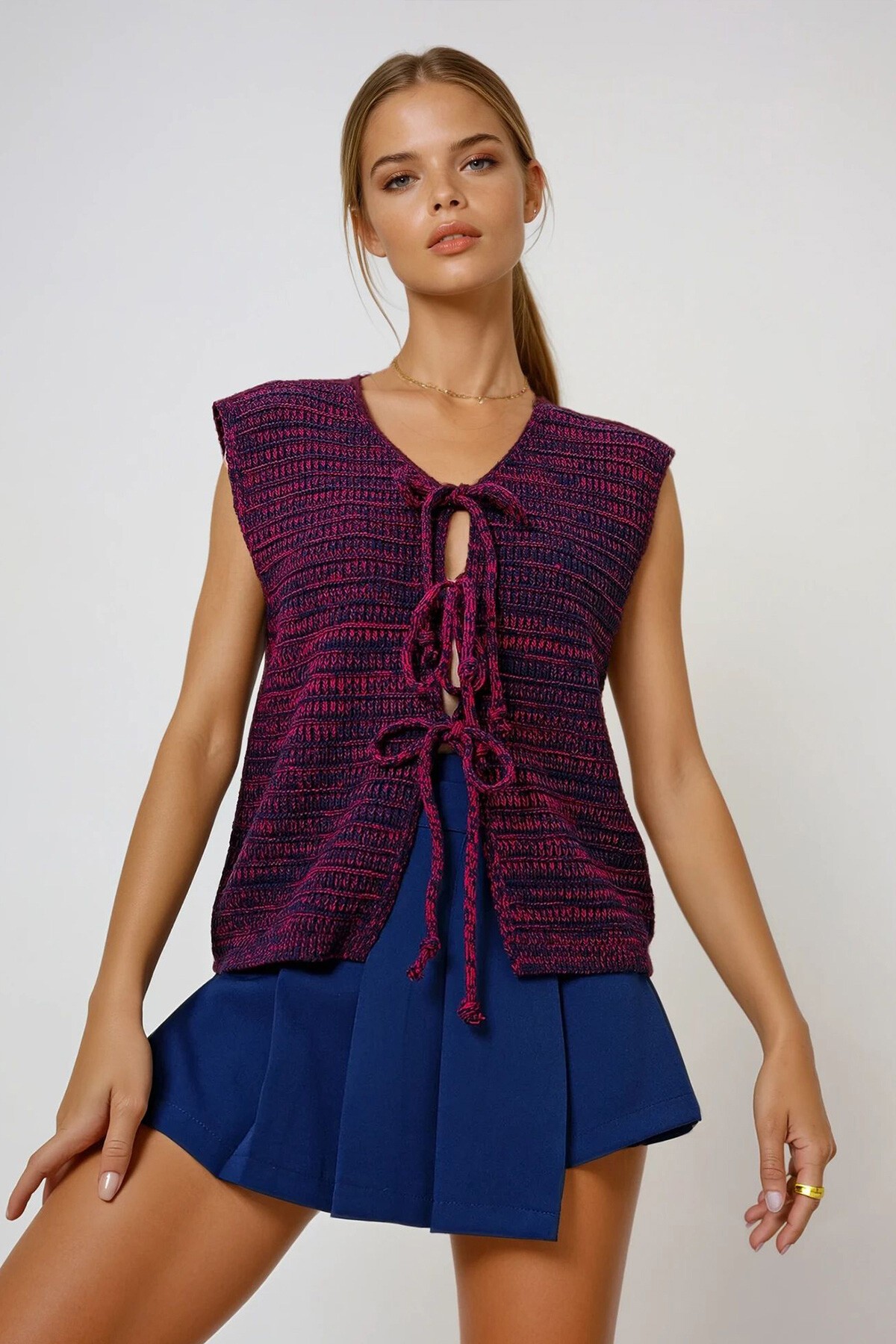 Kırmızı Fiyonk Detaylı Örme Yelek