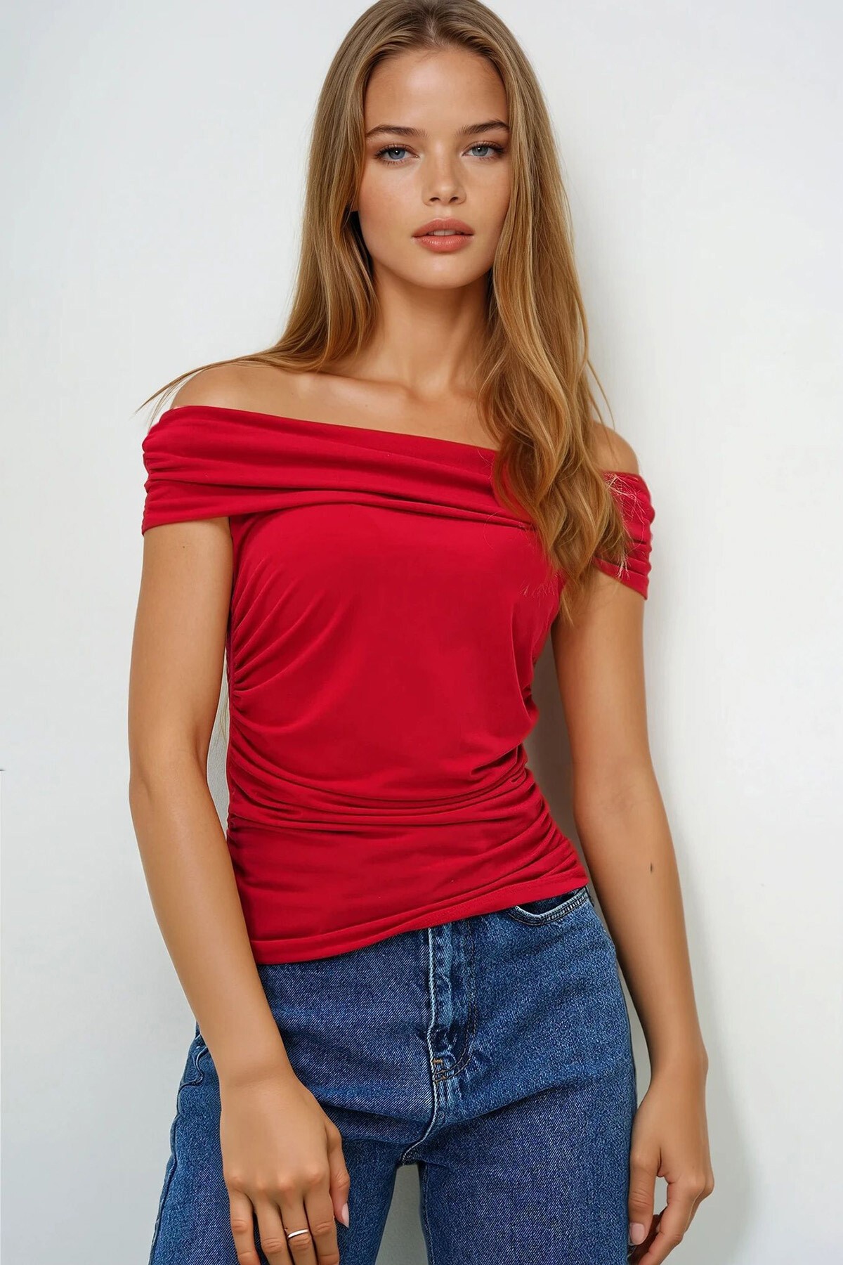 Kırmızı Madonna Yaka Yanları Drapeli Kolsuz Sandy Bluz