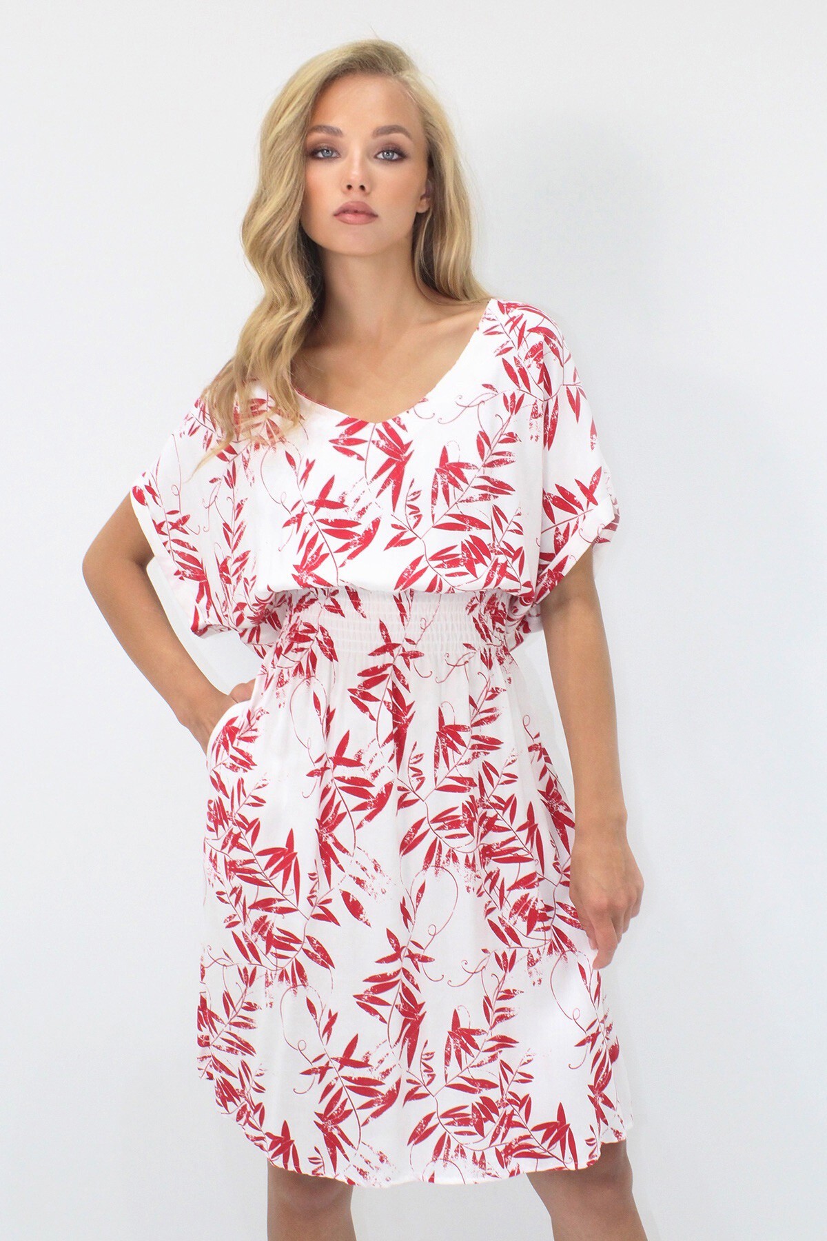 Kırmızı V Yaka Çift Cepli Desenli Beli Gipeli Dokuma Viskon Elbise