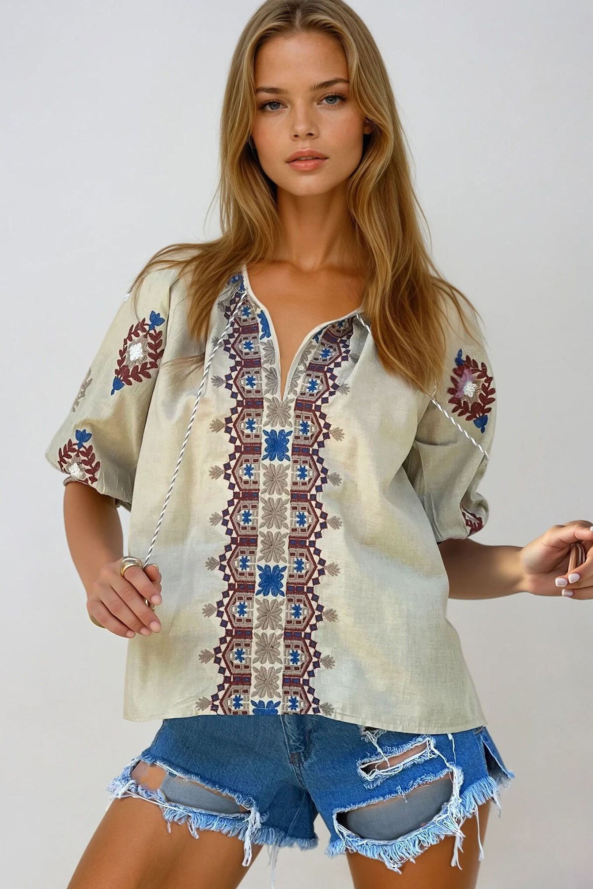 Koyu Bej V Yaka Püskül Ve Nakış İşlemeli Karpuz Kol Dokuma Bluz