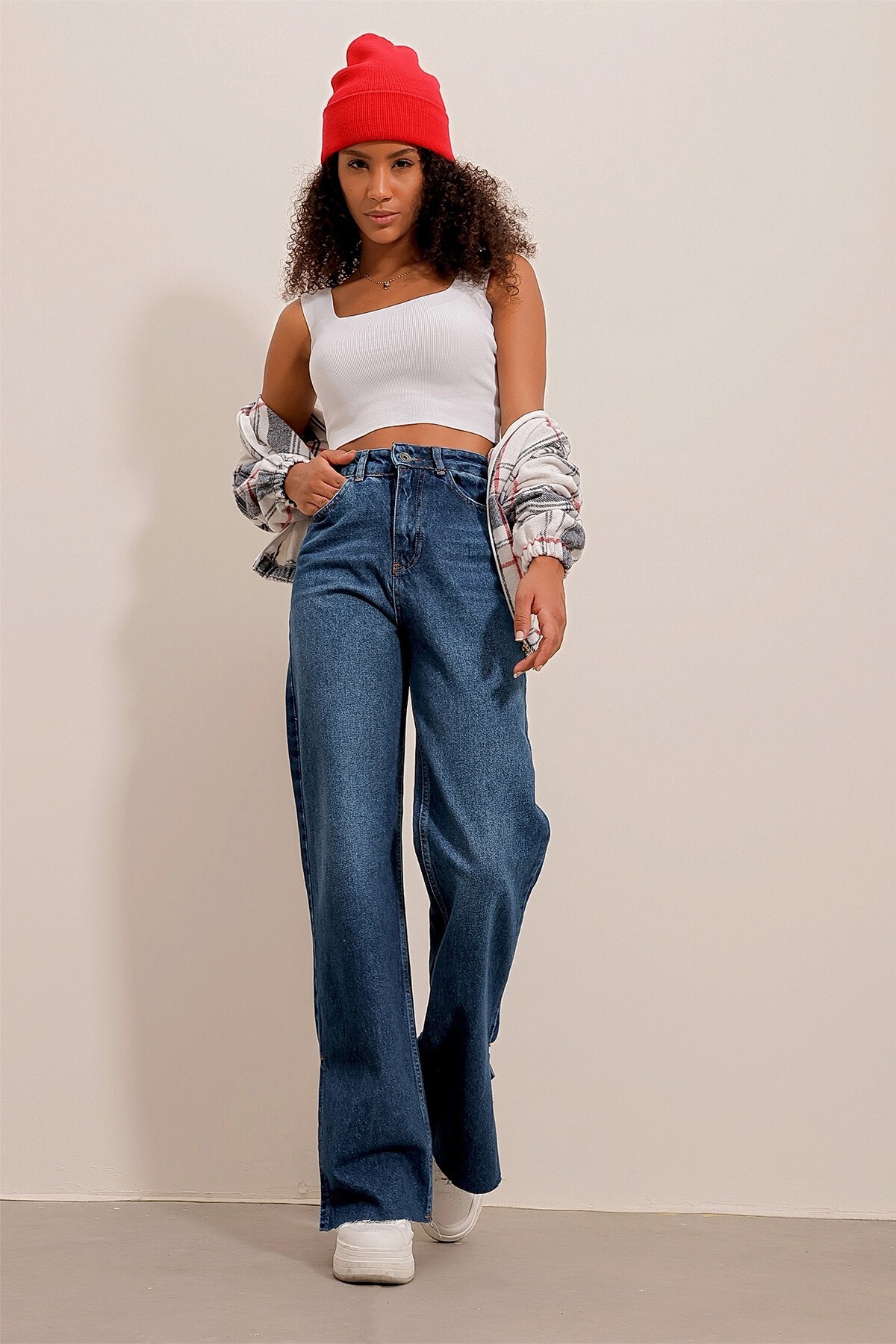 Koyu Mavi Yüksek Bel Kar Yıkamalı Paçası Yırtmaçlı Jean