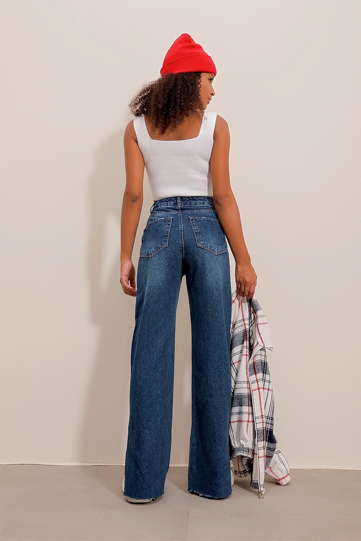 Koyu Mavi Yüksek Bel Kar Yıkamalı Paçası Yırtmaçlı Jean