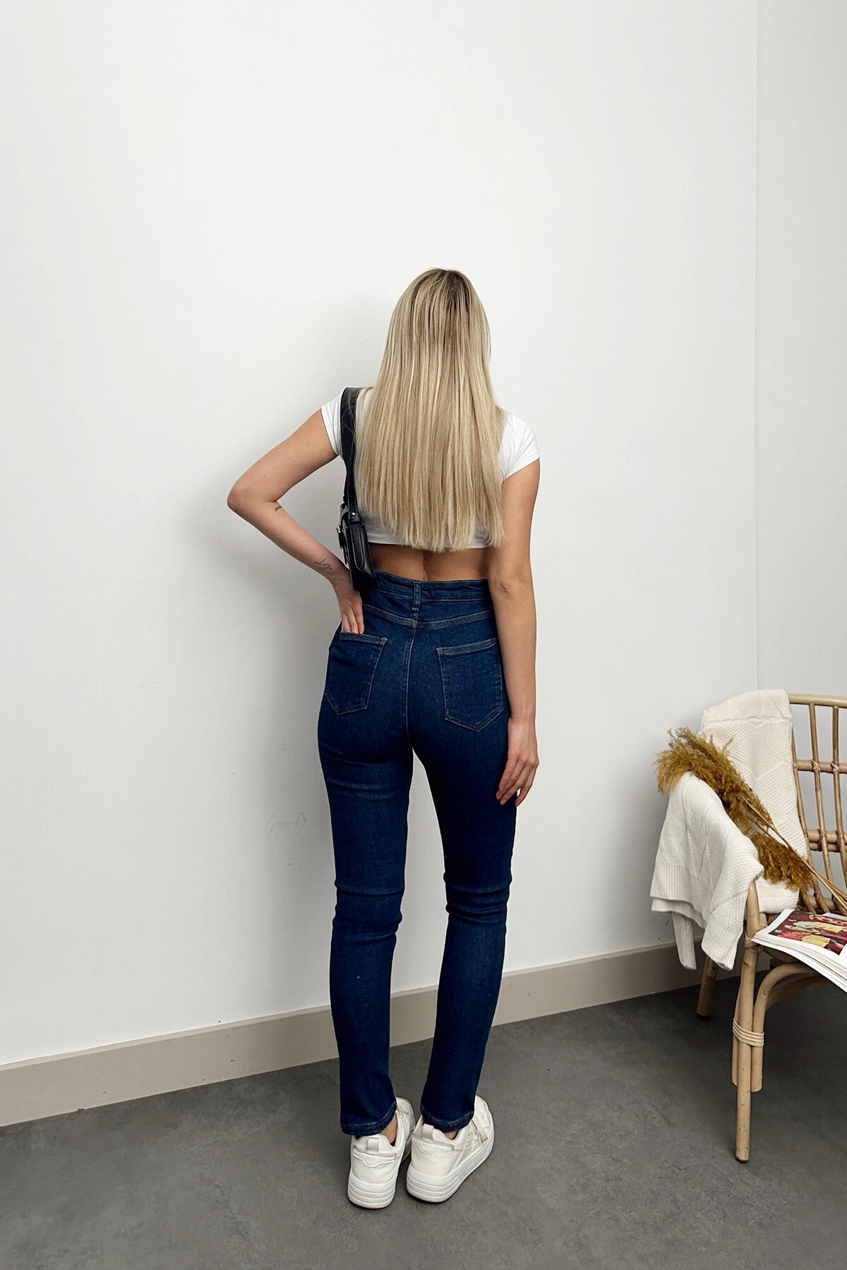 Koyu Mavi Yüksek Bel Yırtık Detaylı Likralı Mom Jean Pantolon