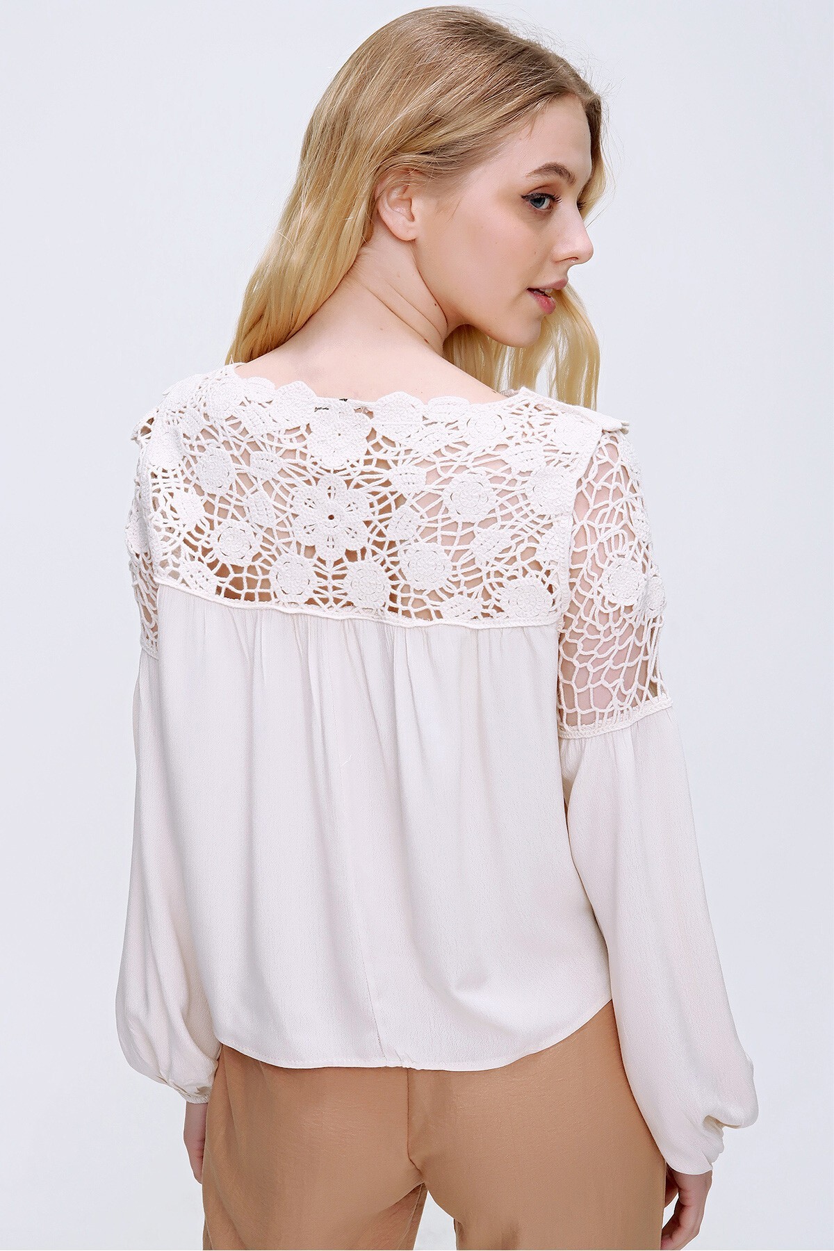 Krem Krem Dantel Detaylı Dokuma Bluz Esq0007