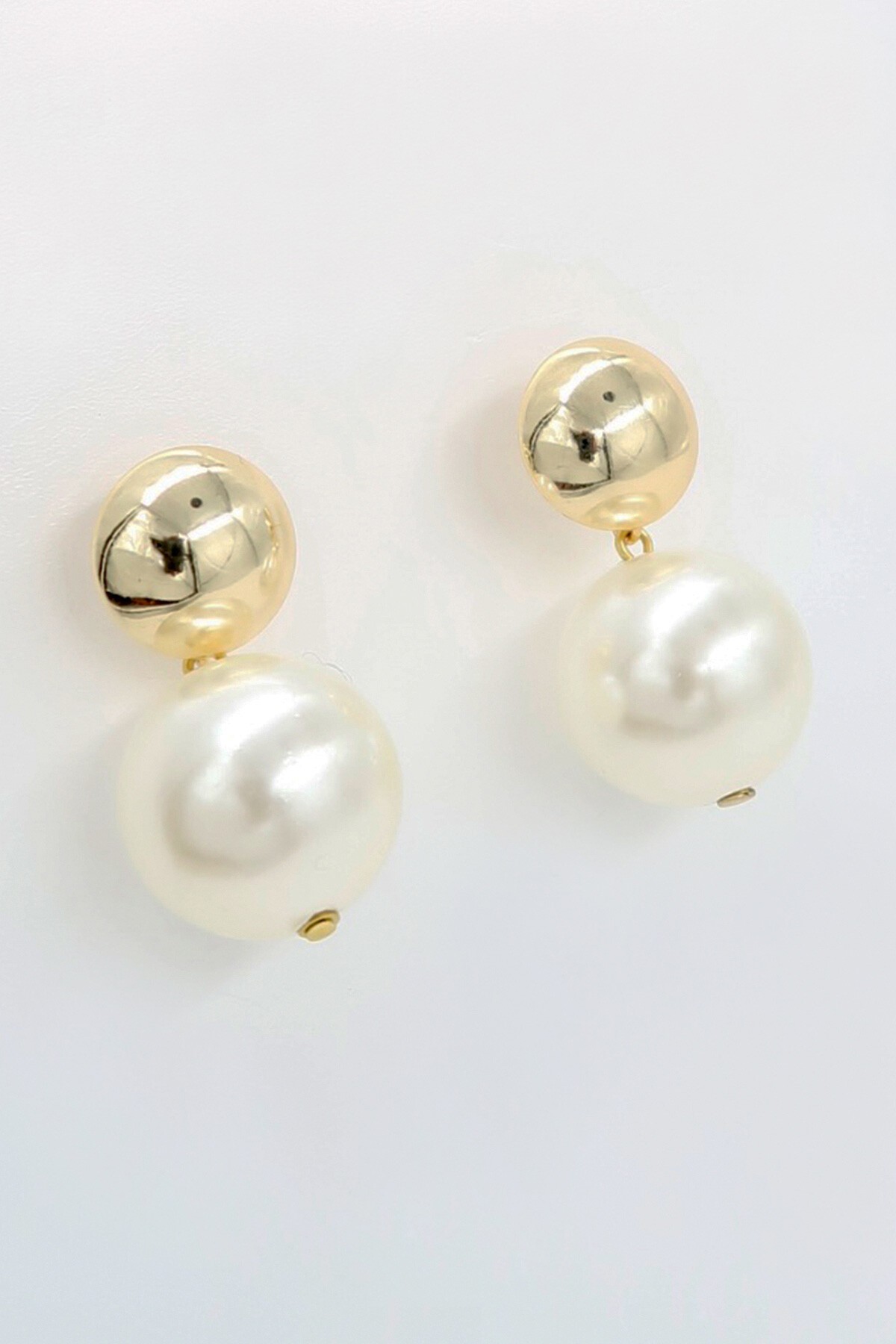 Krem Gold Detaylı Sallantılı İnci Küpe